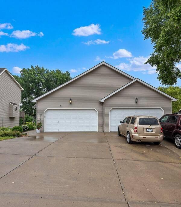 Kansas City Vacations - Beautiful Townhome, 11 minutes to Downtown, KCMO. - Property Image 60