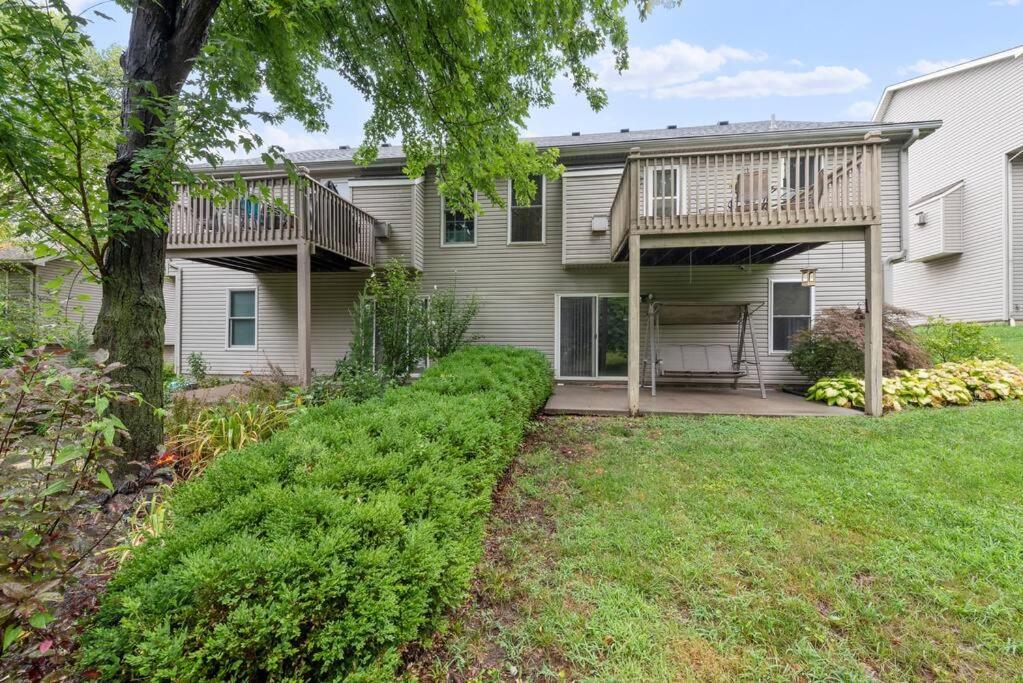 Kansas City Vacations - Beautiful Townhome, 11 minutes to Downtown, KCMO. - Property Image 5