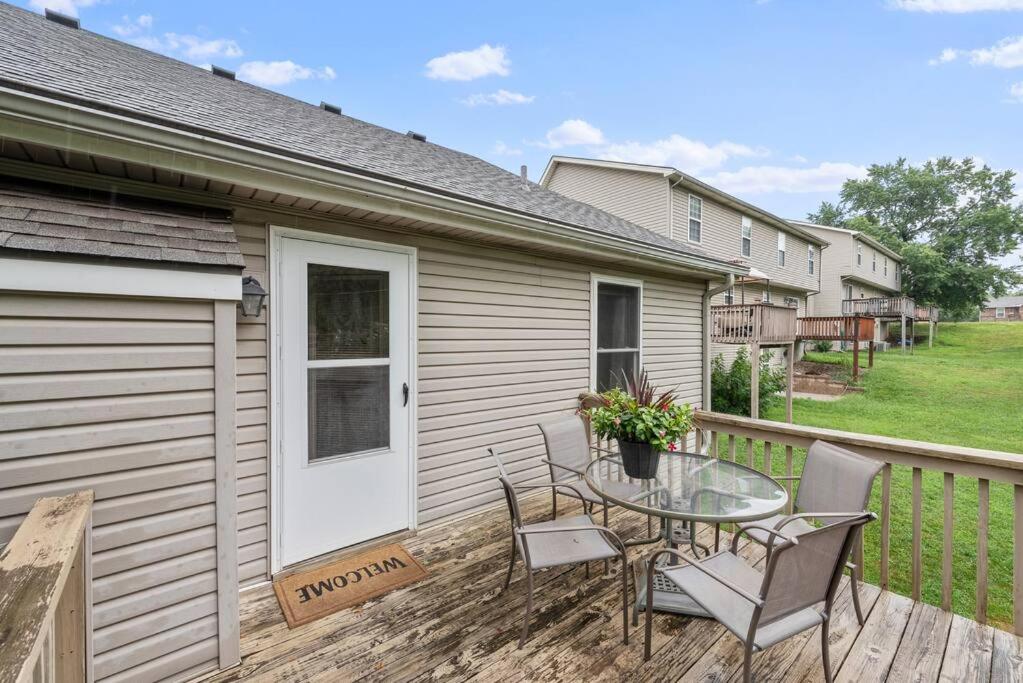 Kansas City Vacations - Beautiful Townhome, 11 minutes to Downtown, KCMO. - Property Image 20