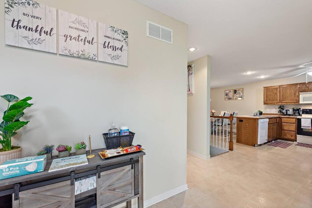 Kansas City Vacations - Beautiful Townhome, 11 minutes to Downtown, KCMO. - Property Image 29