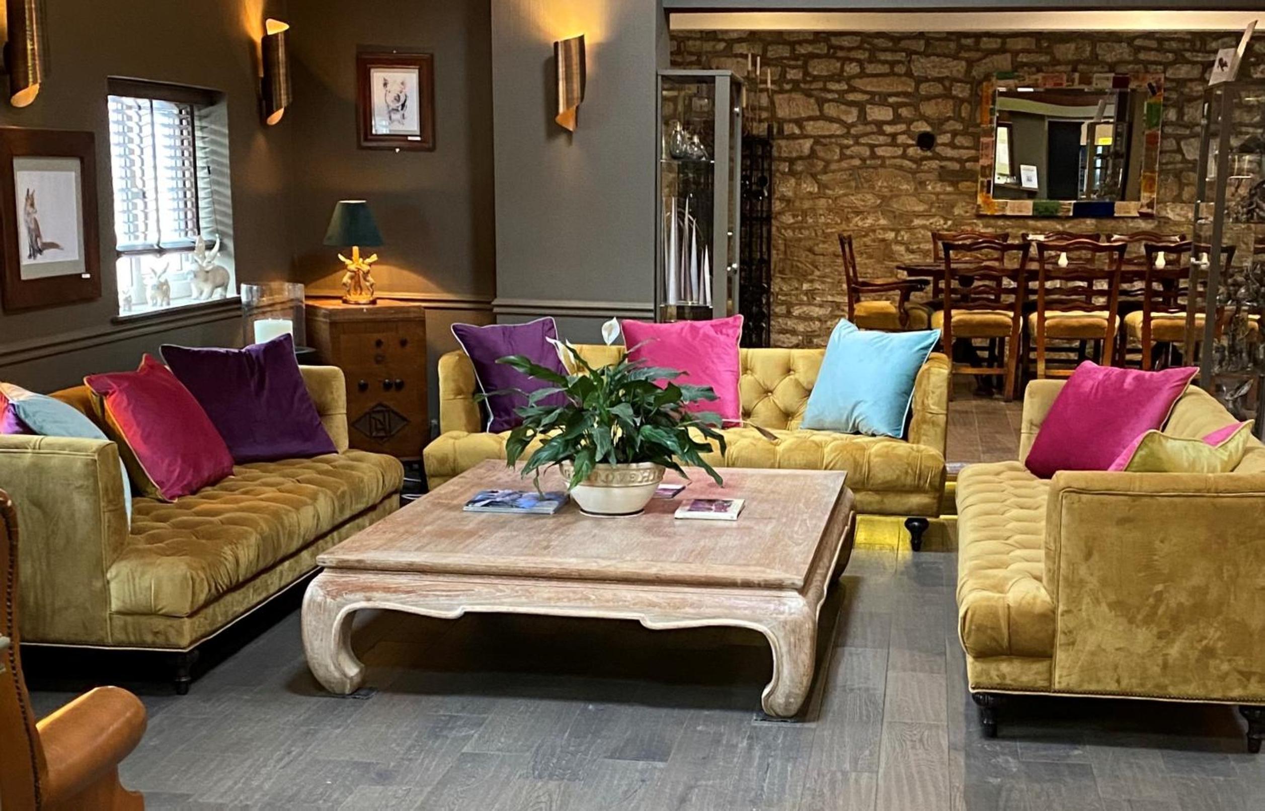 Pettifers Freehouse Hotel