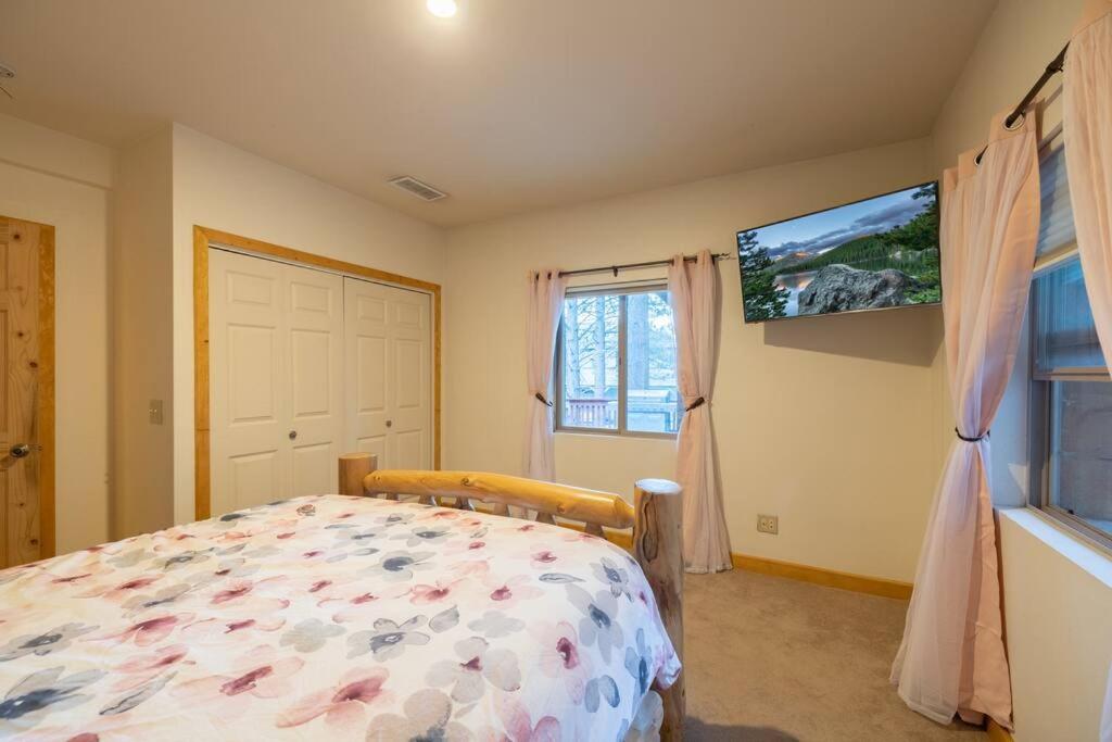 High Altitude Hideaway With Jacuzzi & Game Room view 5