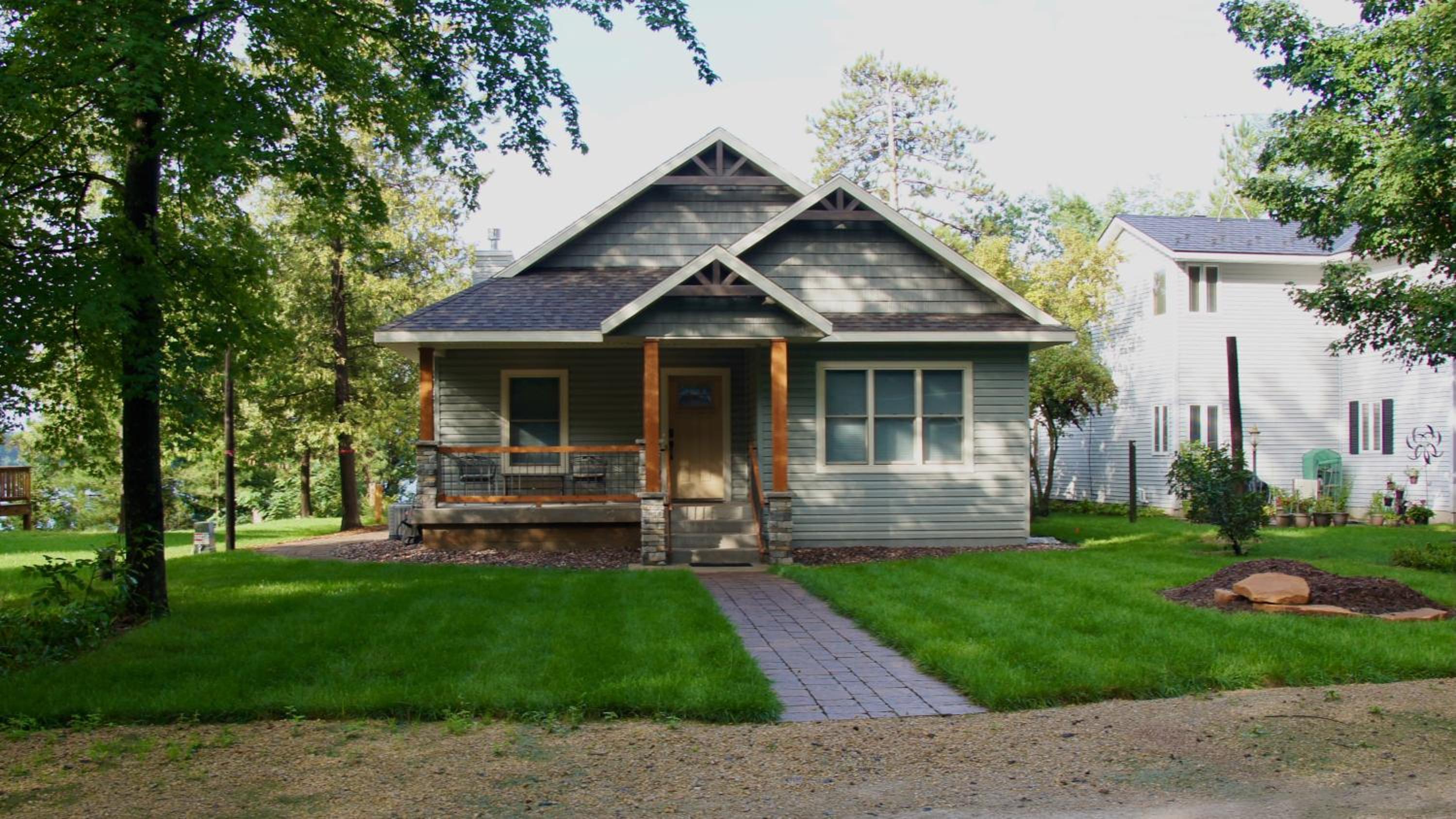 Lakefront Home 4 Bedroom 4 Bath Sleeps 12 view 4