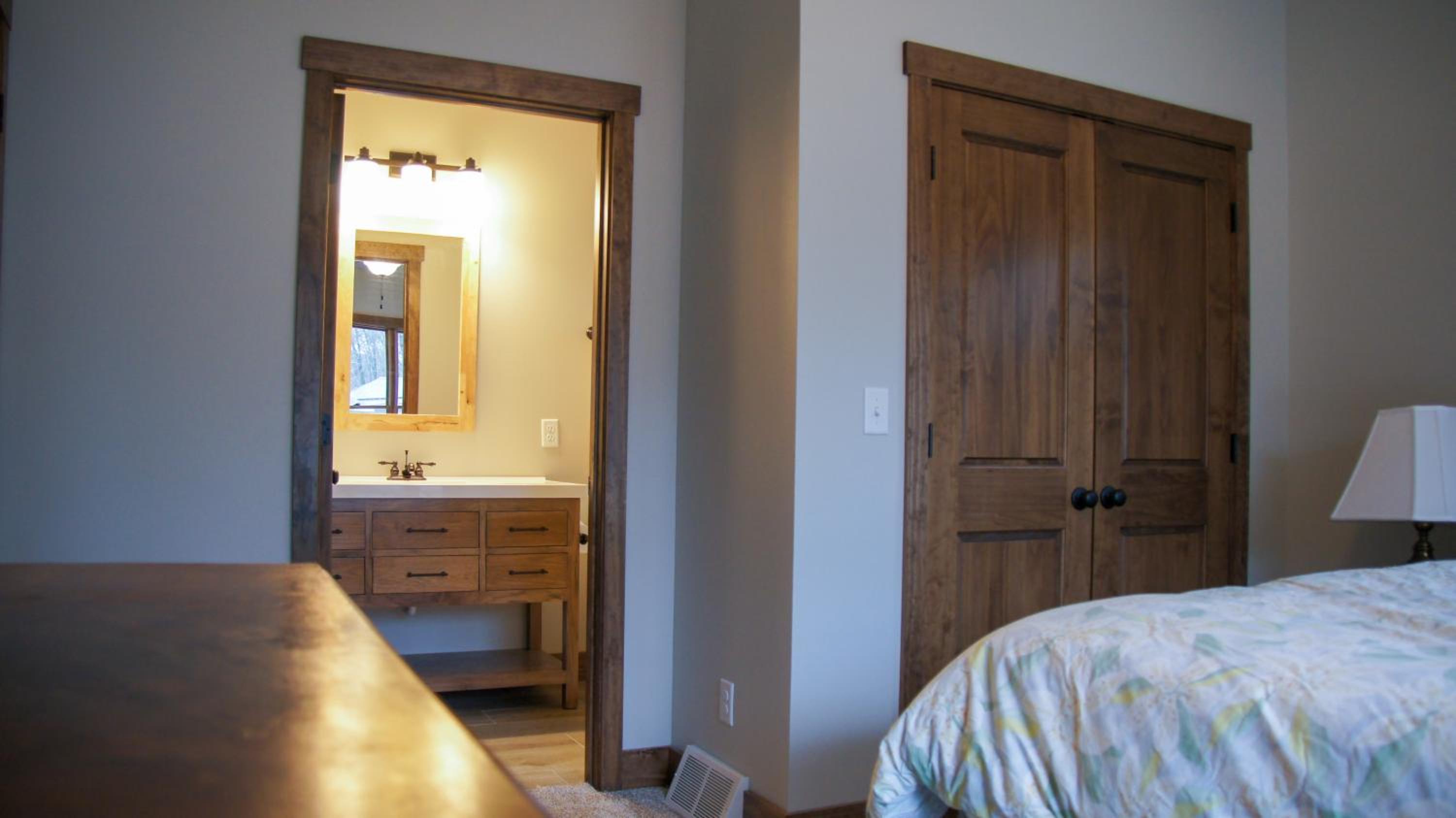 Lakefront Home 4 Bedroom 4 Bath Sleeps 12 view 5