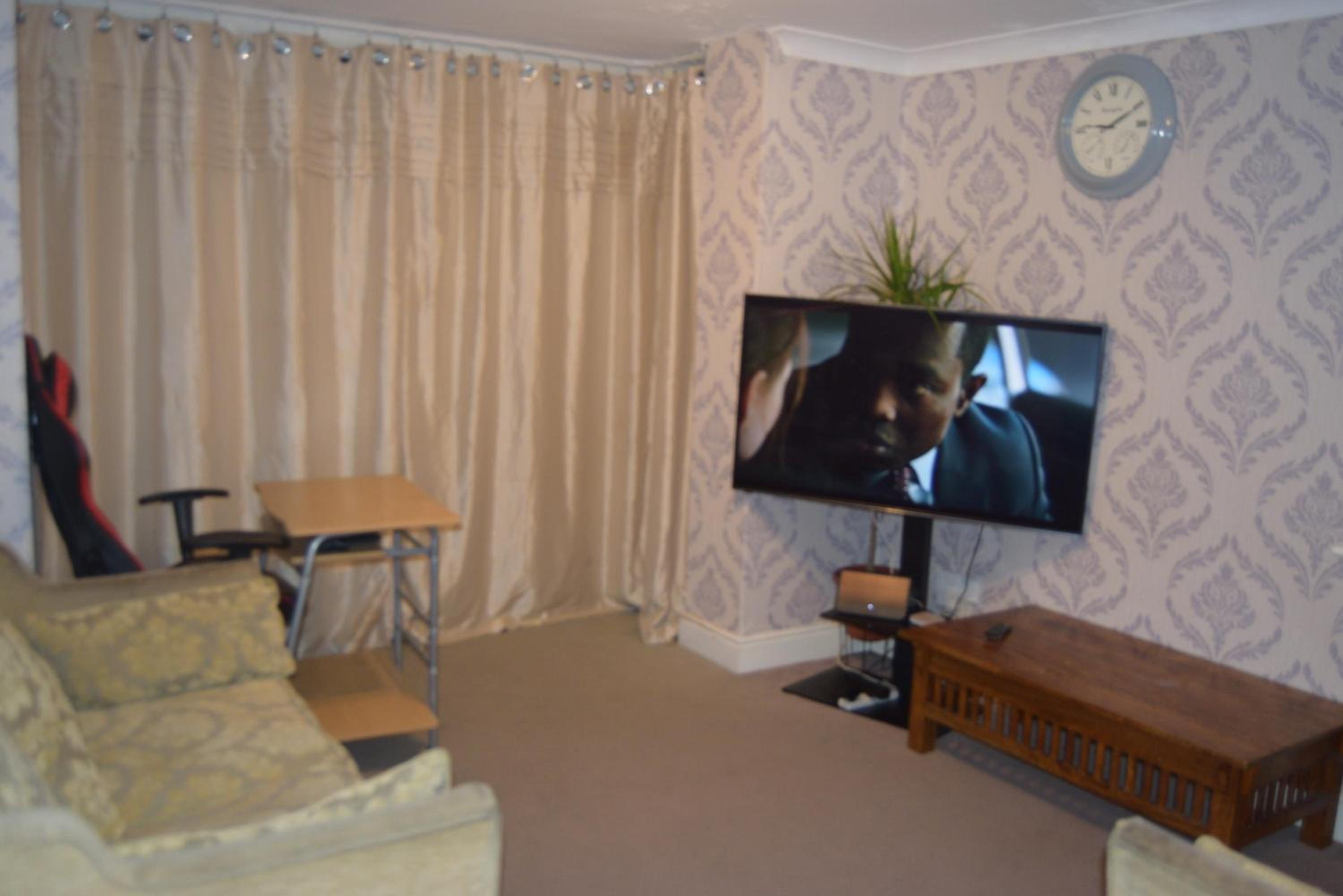 2-Bed Apartment Sleeps 4 with Wi-Fi