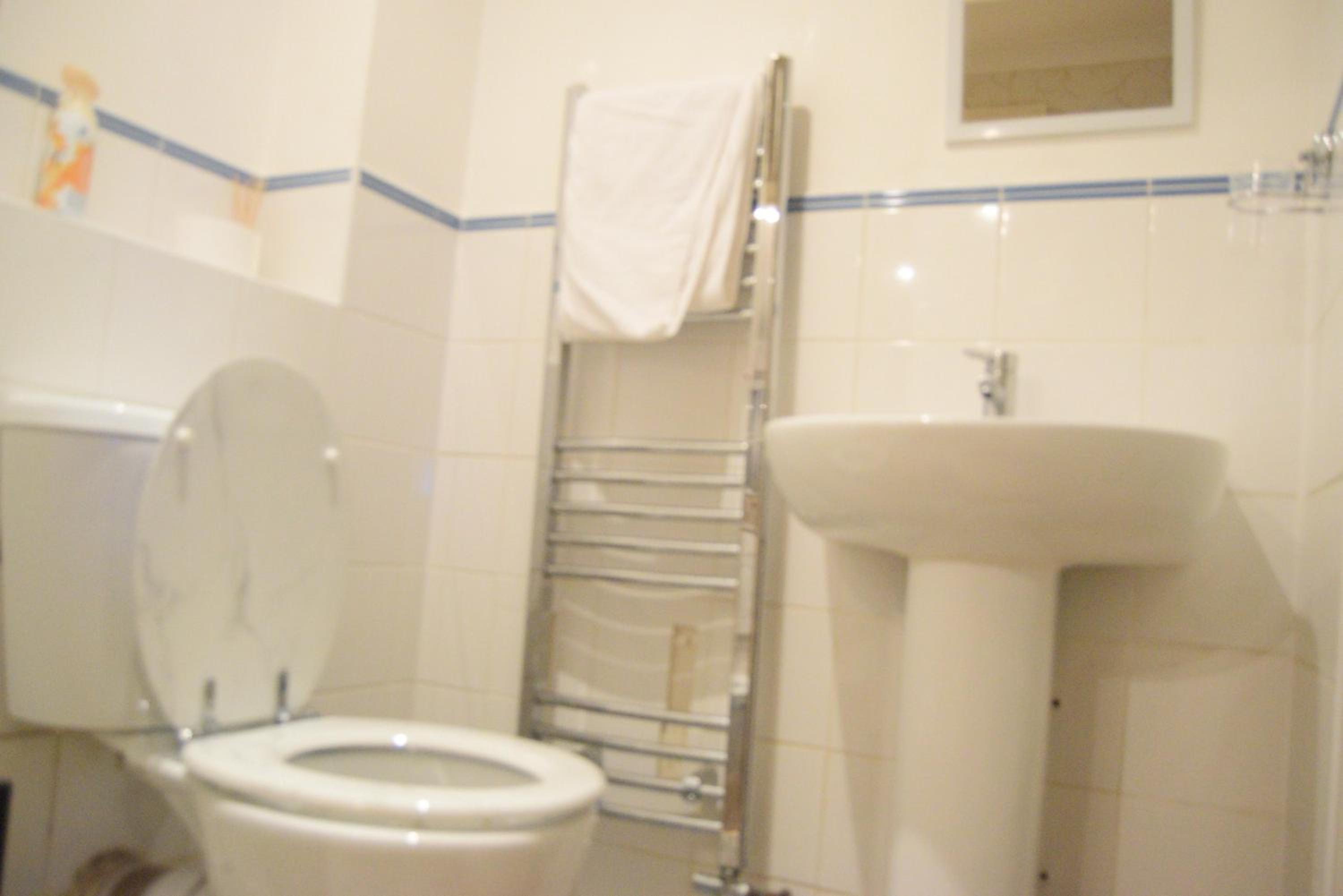 2-Bed Apartment Sleeps 4 with Wi-Fi