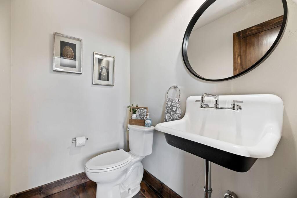 Altitude Adjustment- Panoramic Views, Sleeps 12 view 3