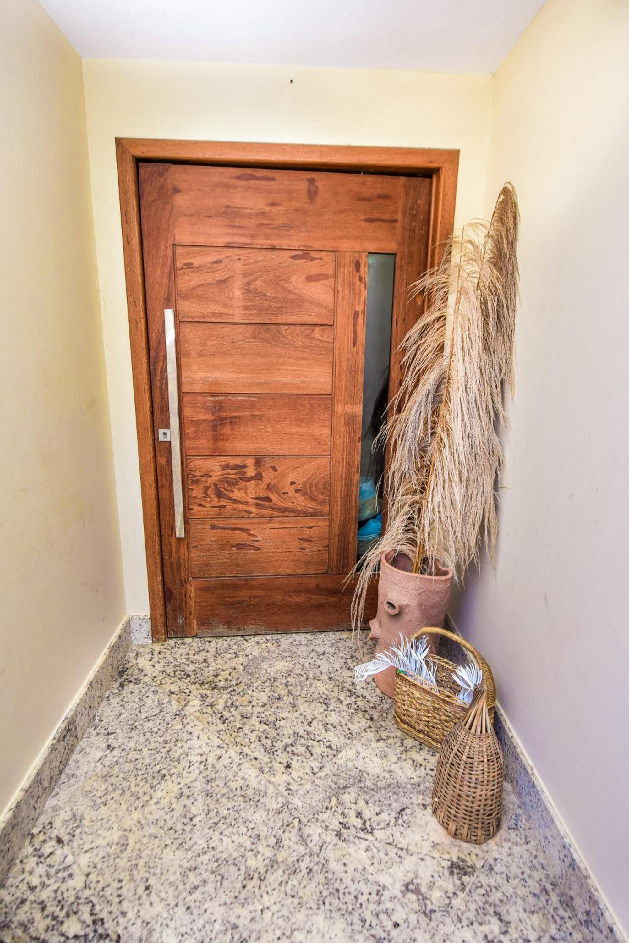 Casa com pes na areia em Iriri - ES