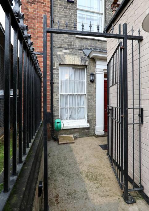 4BR Elegant Stay Golden Triangle Parking view 3