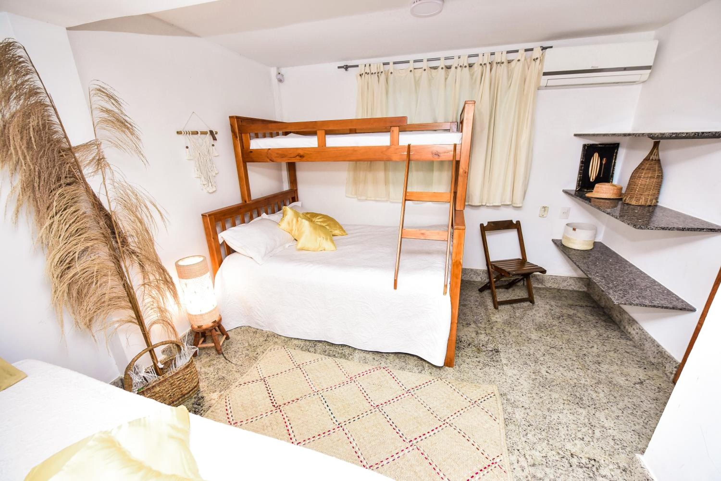 Casa com pes na areia em Iriri - ES