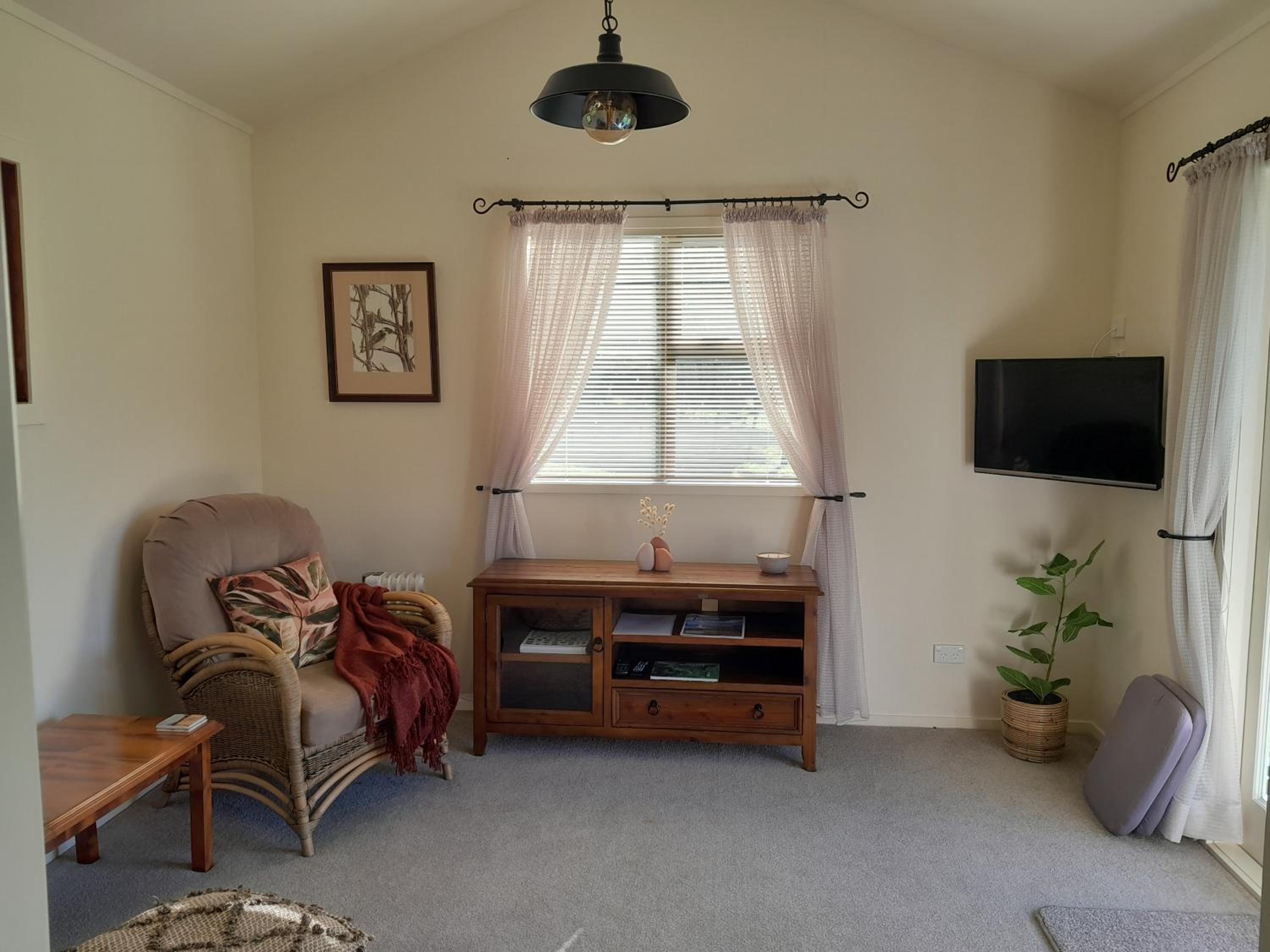 Kuaotunu's Peebles Cottage view 4