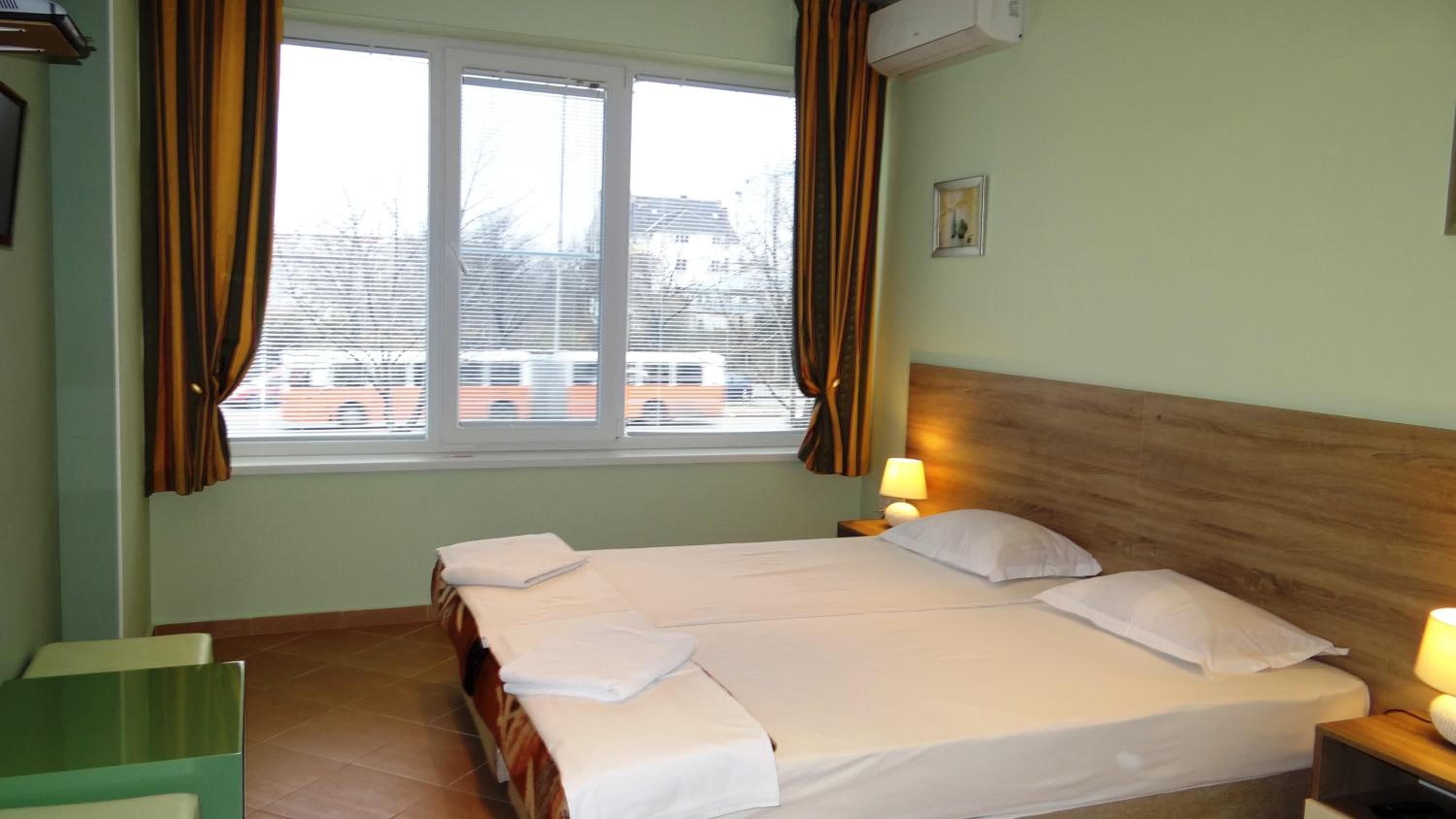 Guest Rooms Kom