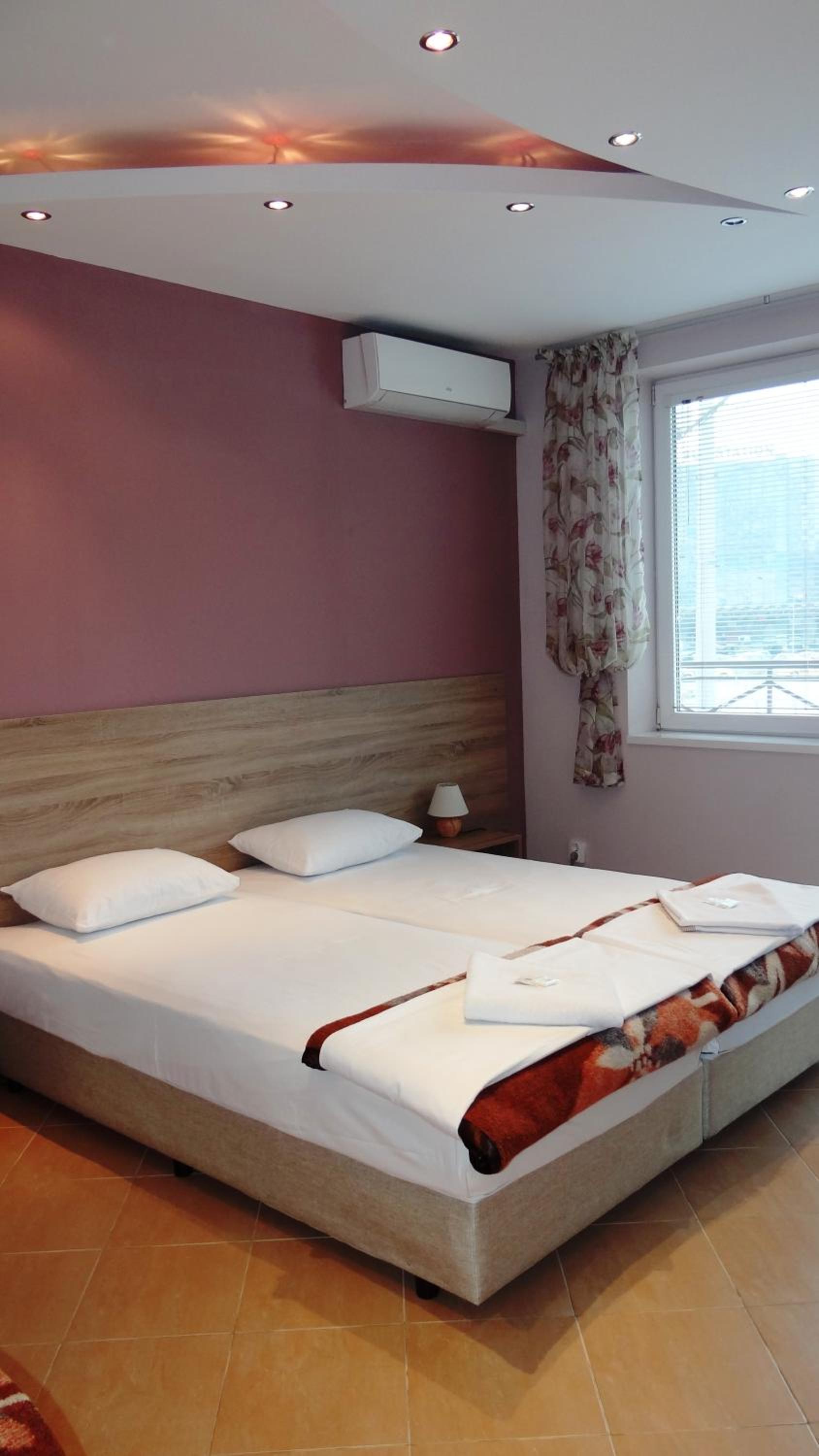 Guest Rooms Kom