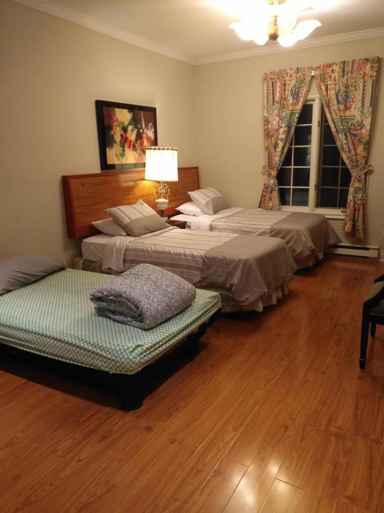 Lakeview private suite with kitchen-Twin or king view 5