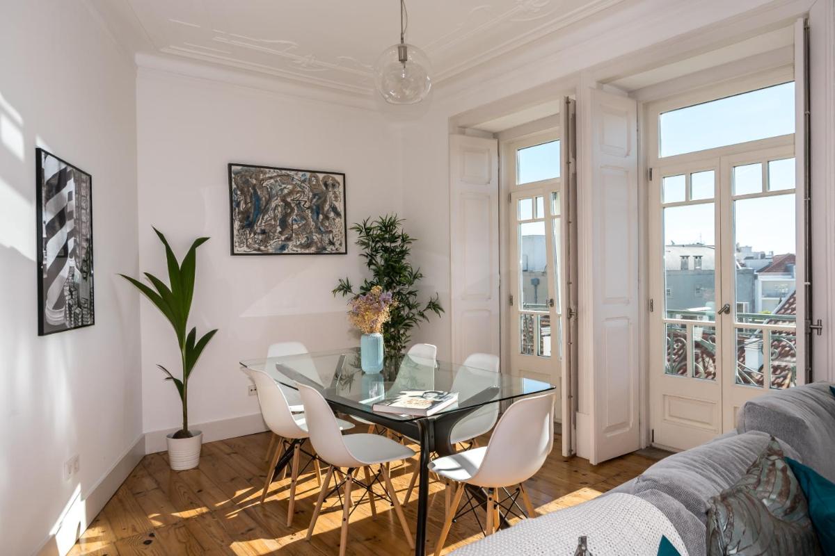 Lisbon Apartment Near Rato Square view 2
