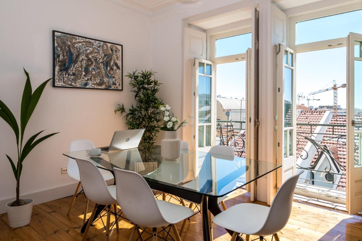 Lisbon Apartment Near Rato Square view 3