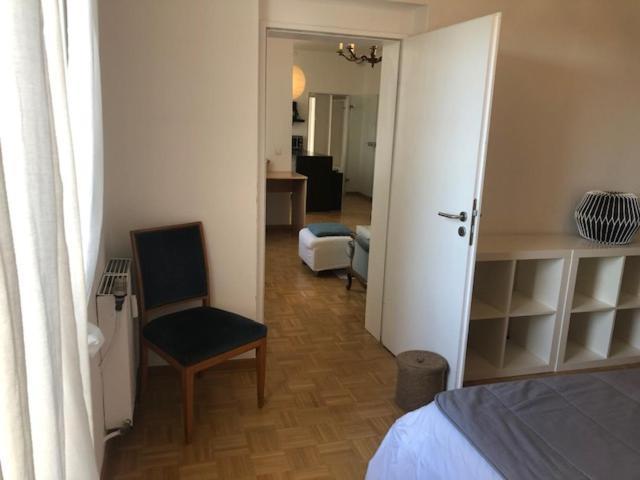 studio e - Quiet central business one bedroom apartment for 3 guests