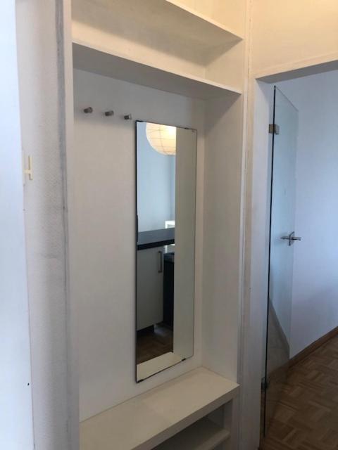 studio e - Quiet central business one bedroom apartment for 3 guests