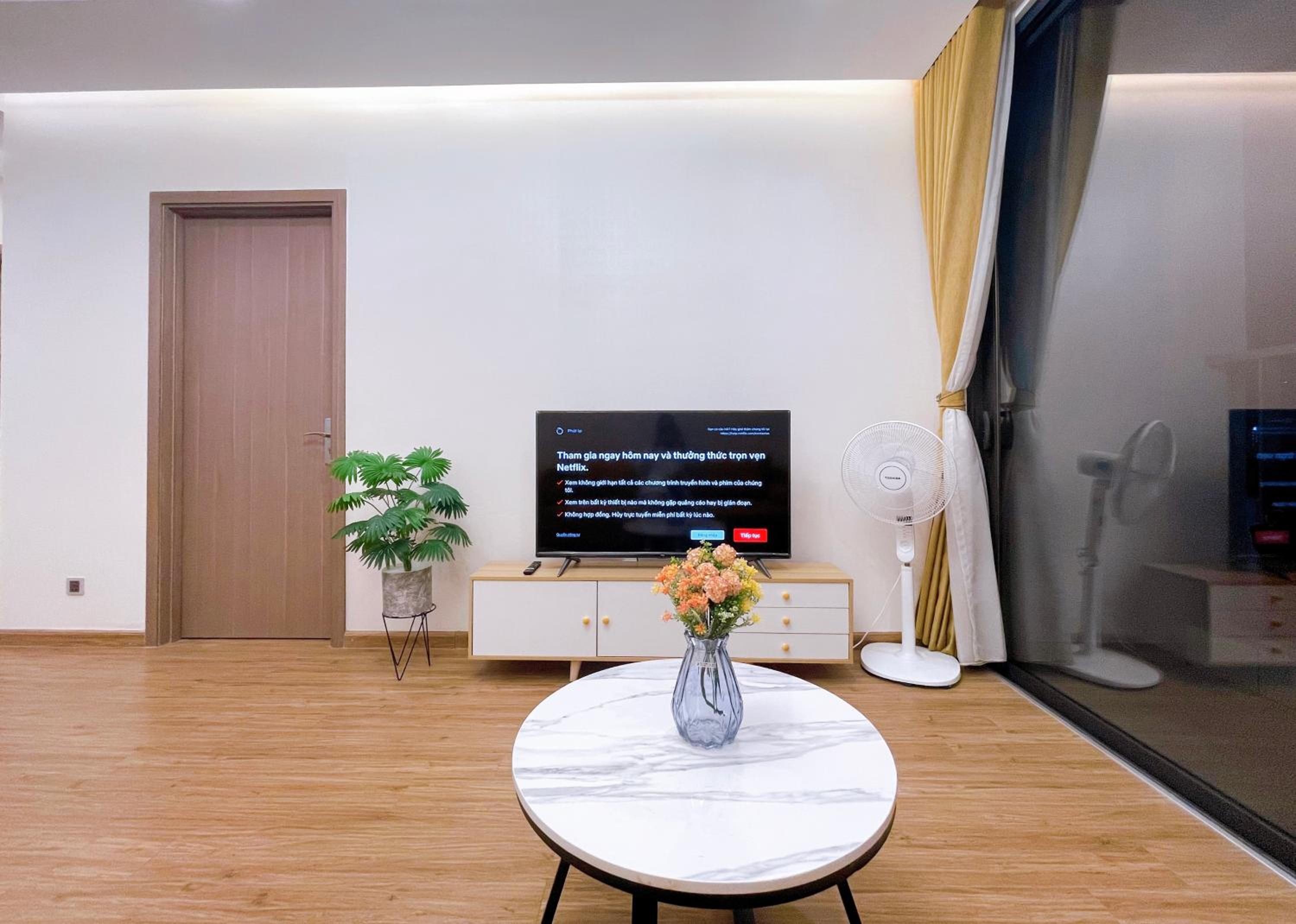 LUXURY APARTMENT VINHOME METROPOLIS next LOTTE Center,Japan Embassy