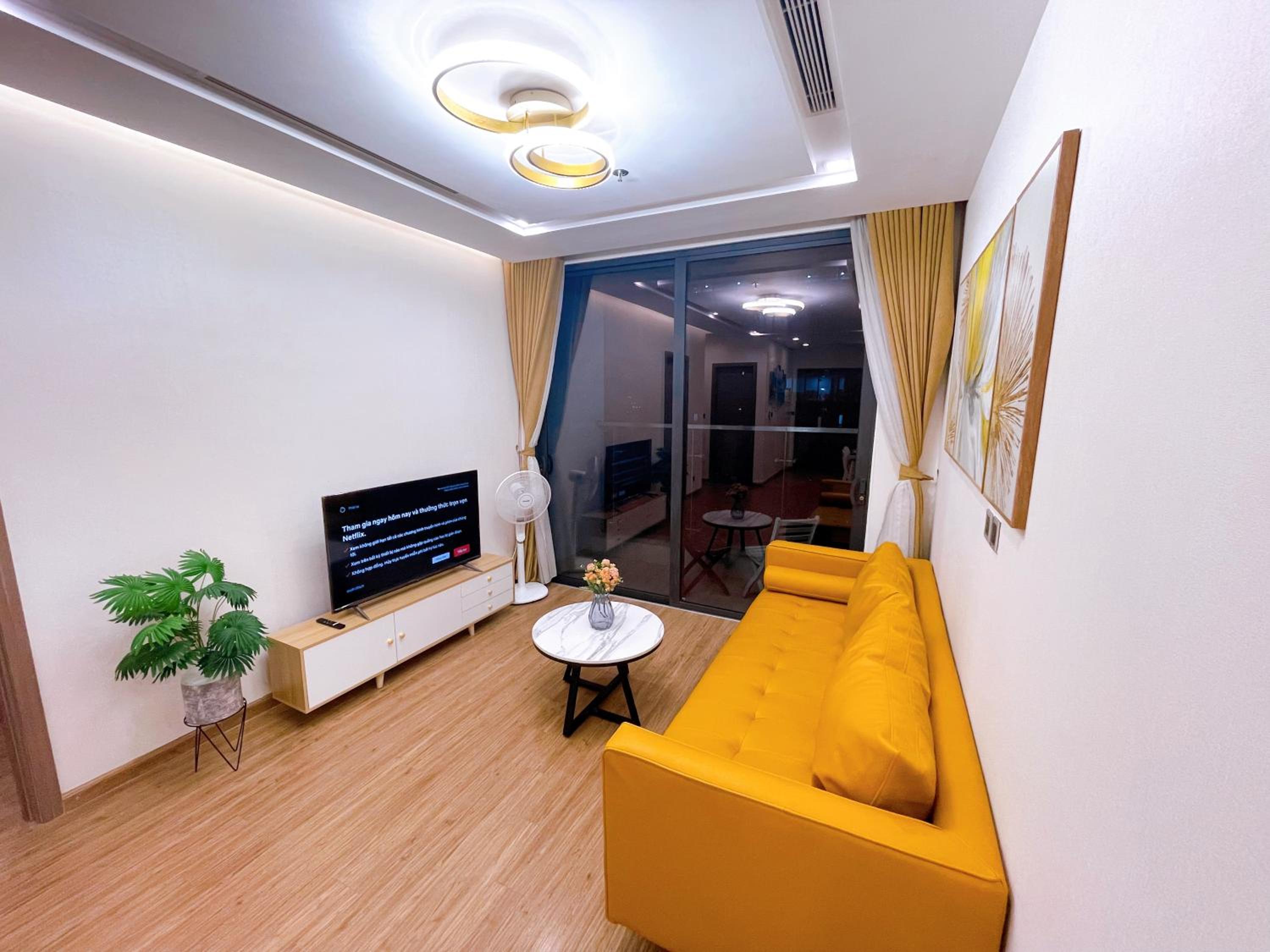 LUXURY APARTMENT VINHOME METROPOLIS next LOTTE Center,Japan Embassy
