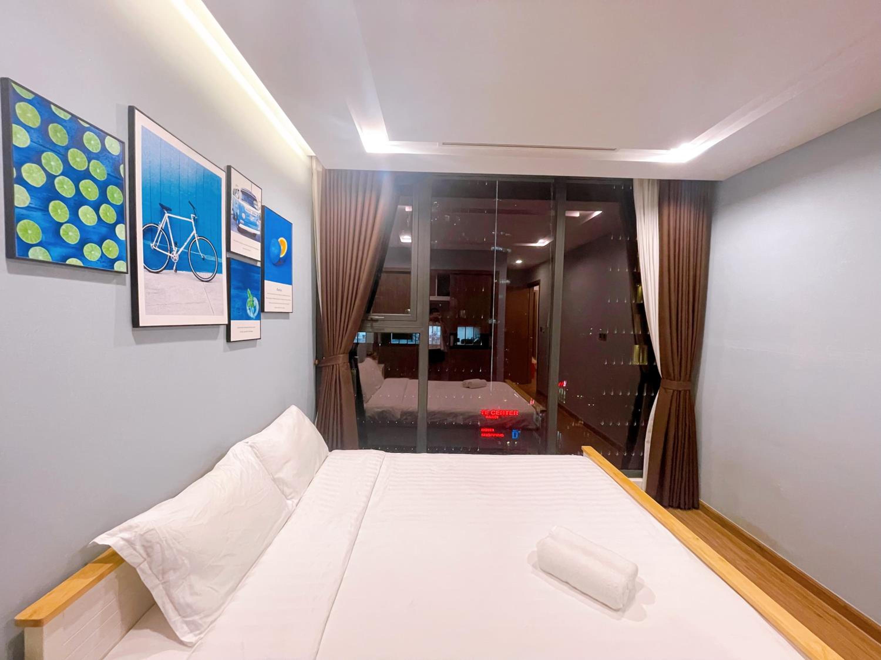 LUXURY APARTMENT VINHOME METROPOLIS next LOTTE Center,Japan Embassy