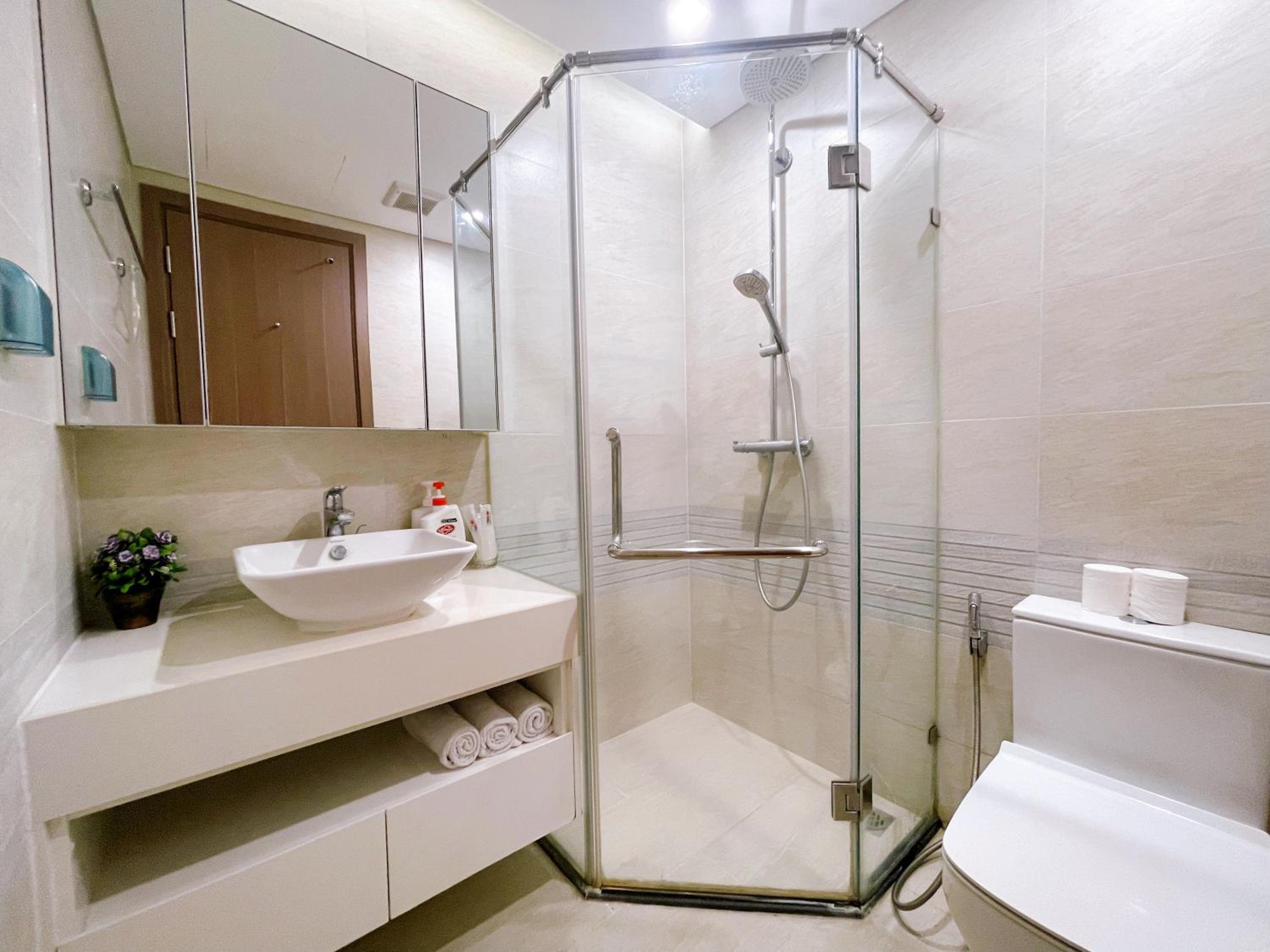 LUXURY APARTMENT VINHOME METROPOLIS next LOTTE Center,Japan Embassy