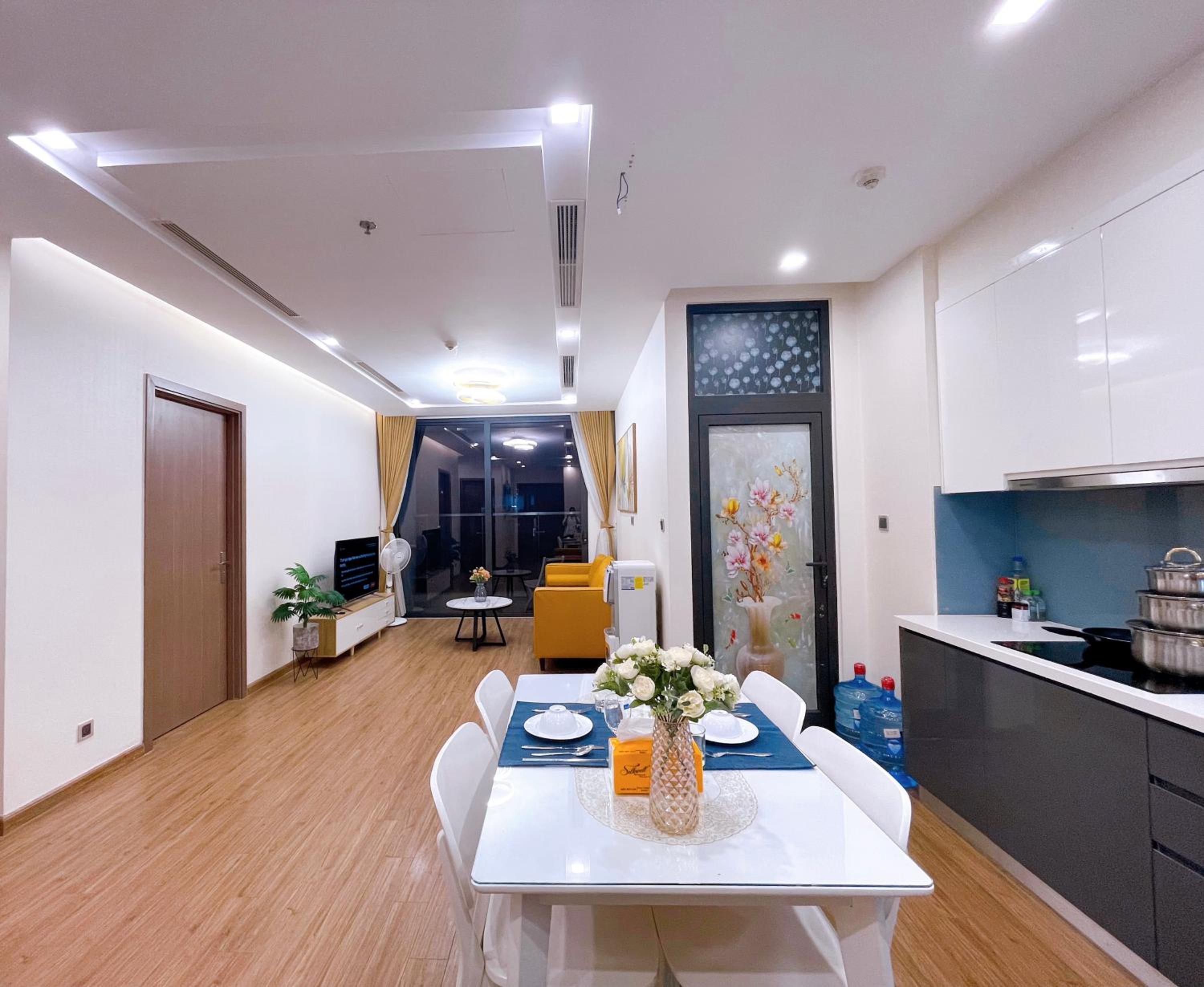 LUXURY APARTMENT VINHOME METROPOLIS next LOTTE Center,Japan Embassy