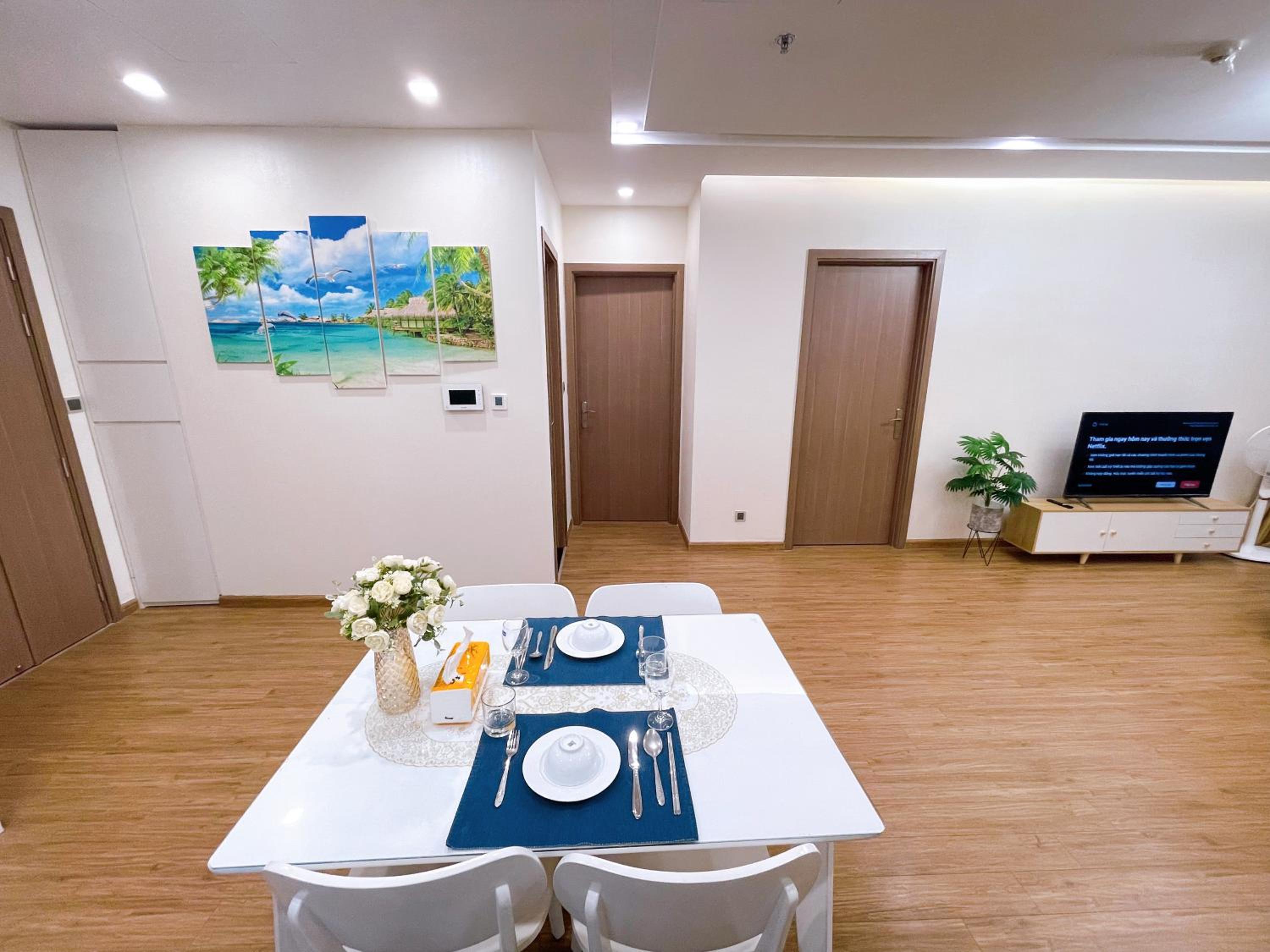 LUXURY APARTMENT VINHOME METROPOLIS next LOTTE Center,Japan Embassy