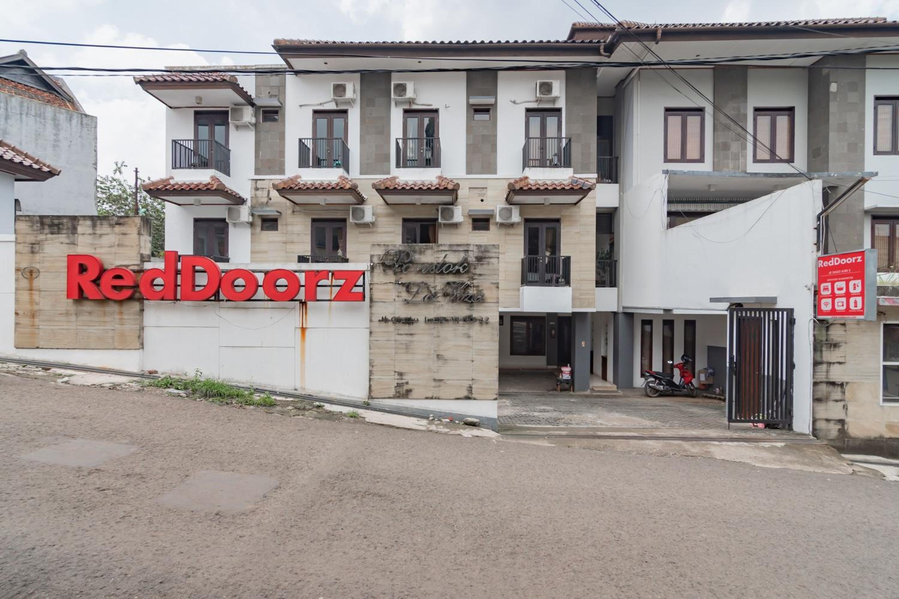 RedDoorz at Dago Asri 3, Bandung - 10