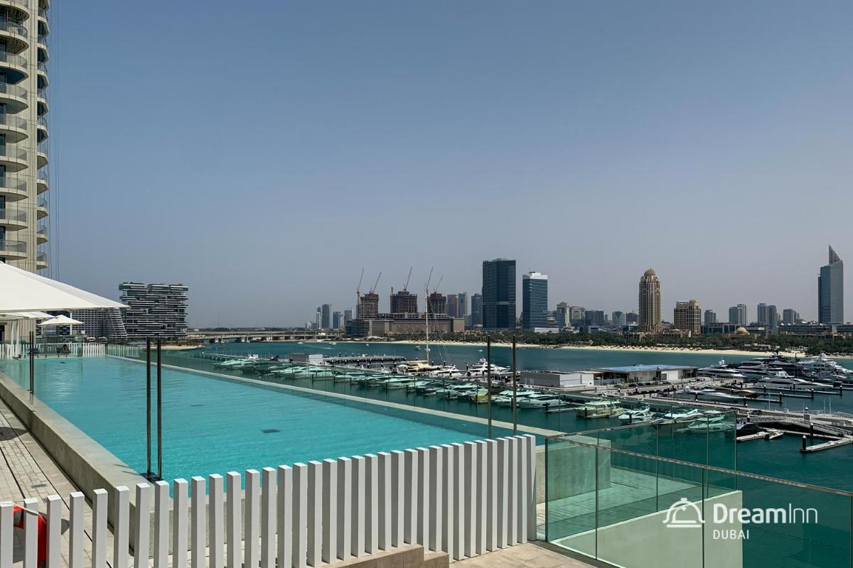 Dream Inn Apartments - Sunrise Bay Beach Front