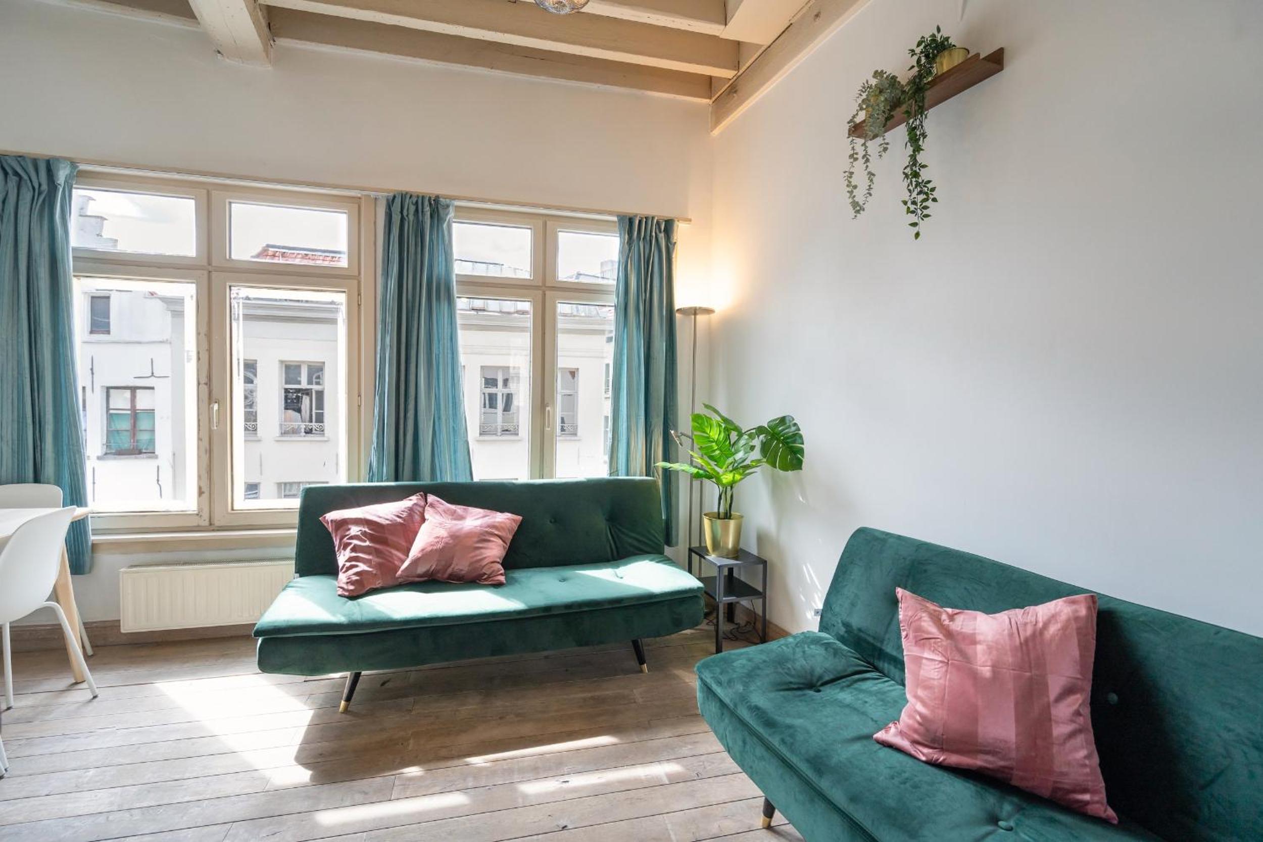 Temple Triplex Spacious Apartment view 3