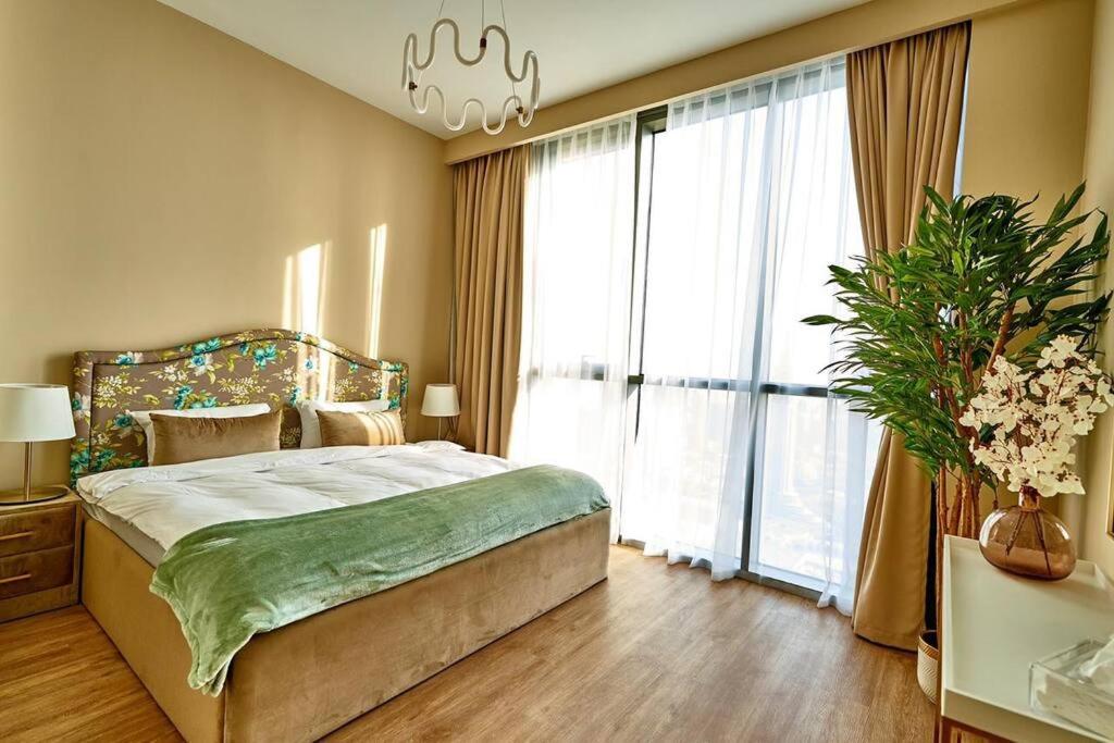 Magnificent 3BR with Full Burj Khalifa & Fountain view