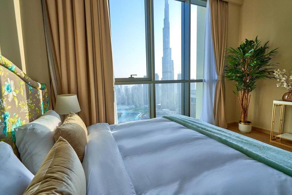 Magnificent 3BR with Full Burj Khalifa & Fountain view