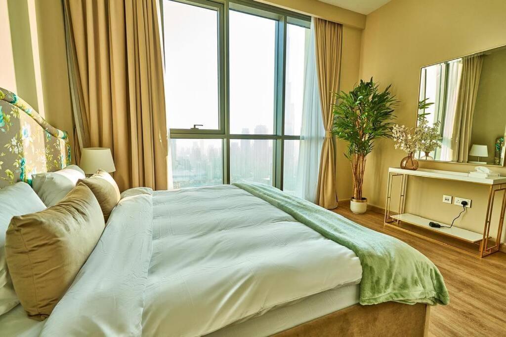 Magnificent 3BR with Full Burj Khalifa & Fountain view