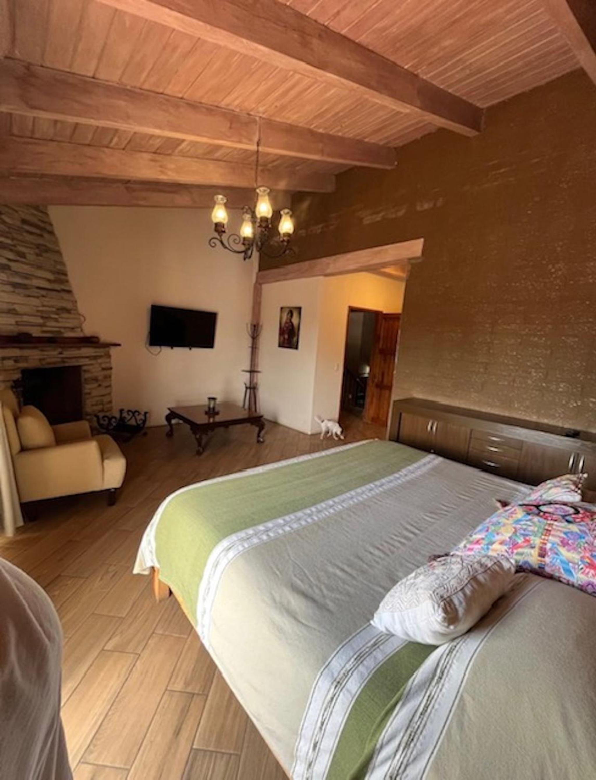 Luxurious Cabin Retreat in Tapalpa 4 Bedrooms 6 Bathrooms view 4