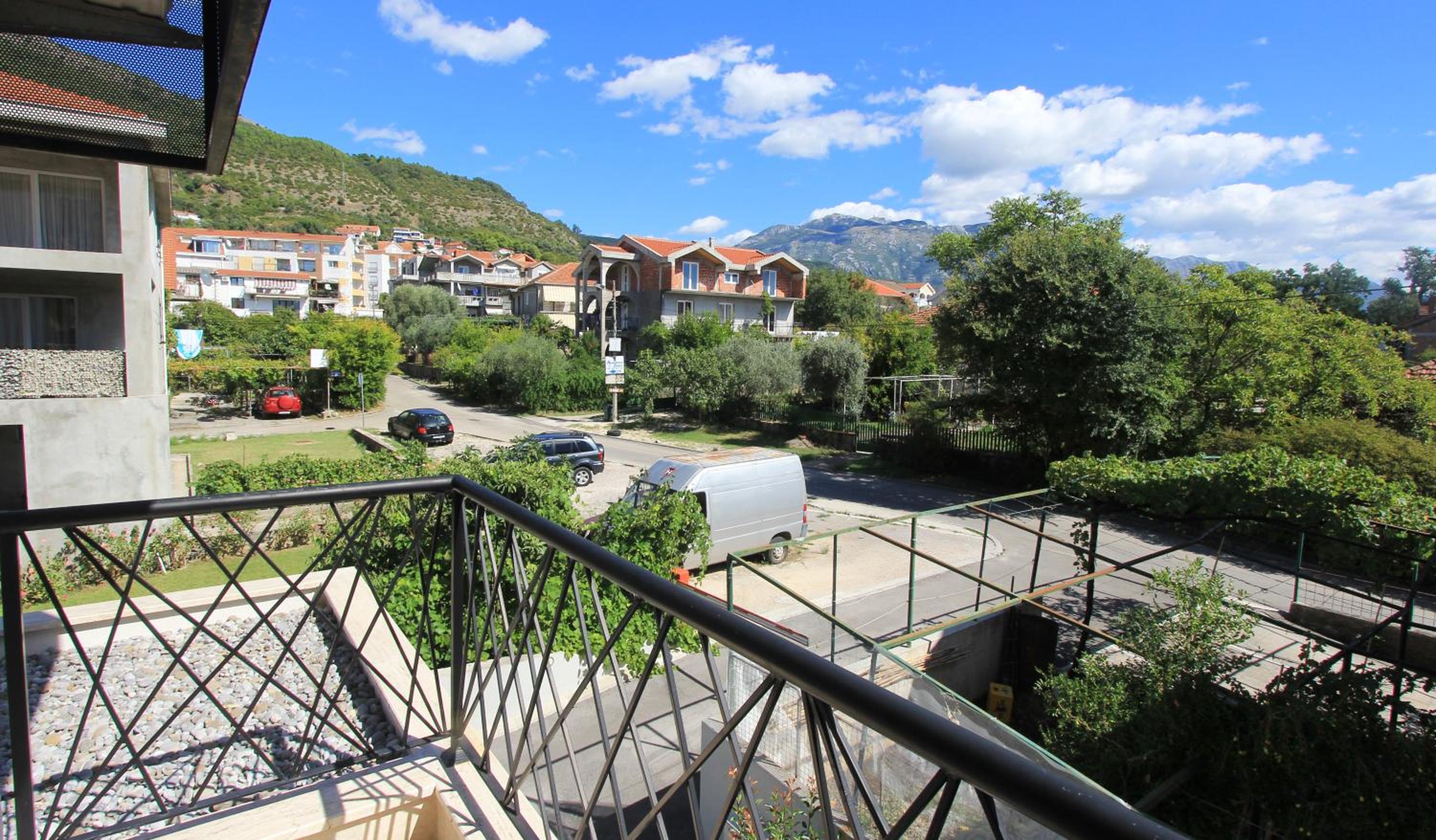Cozy studio apartment in the center of Tivat view 2