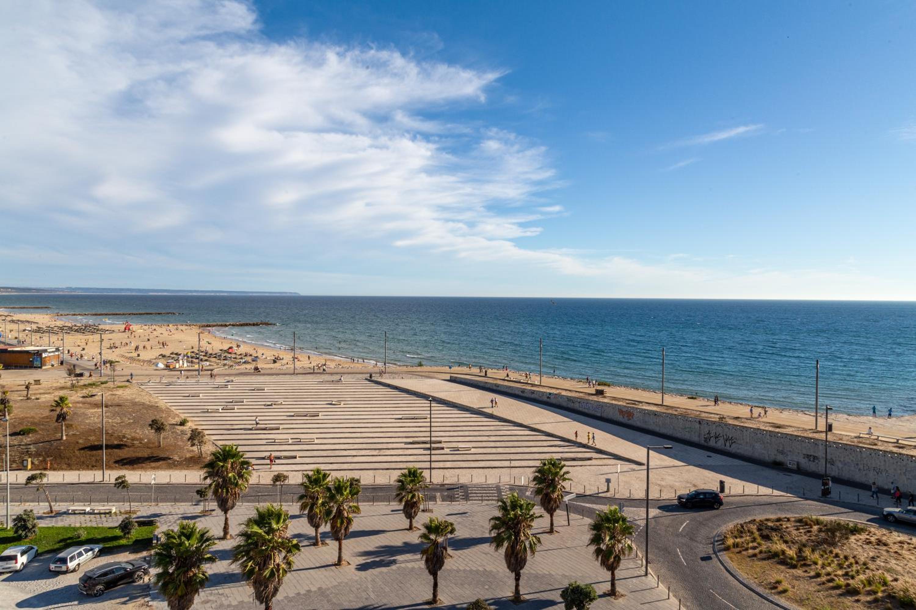 GuestReady - Deluxe home with terrace in Caparica view 4