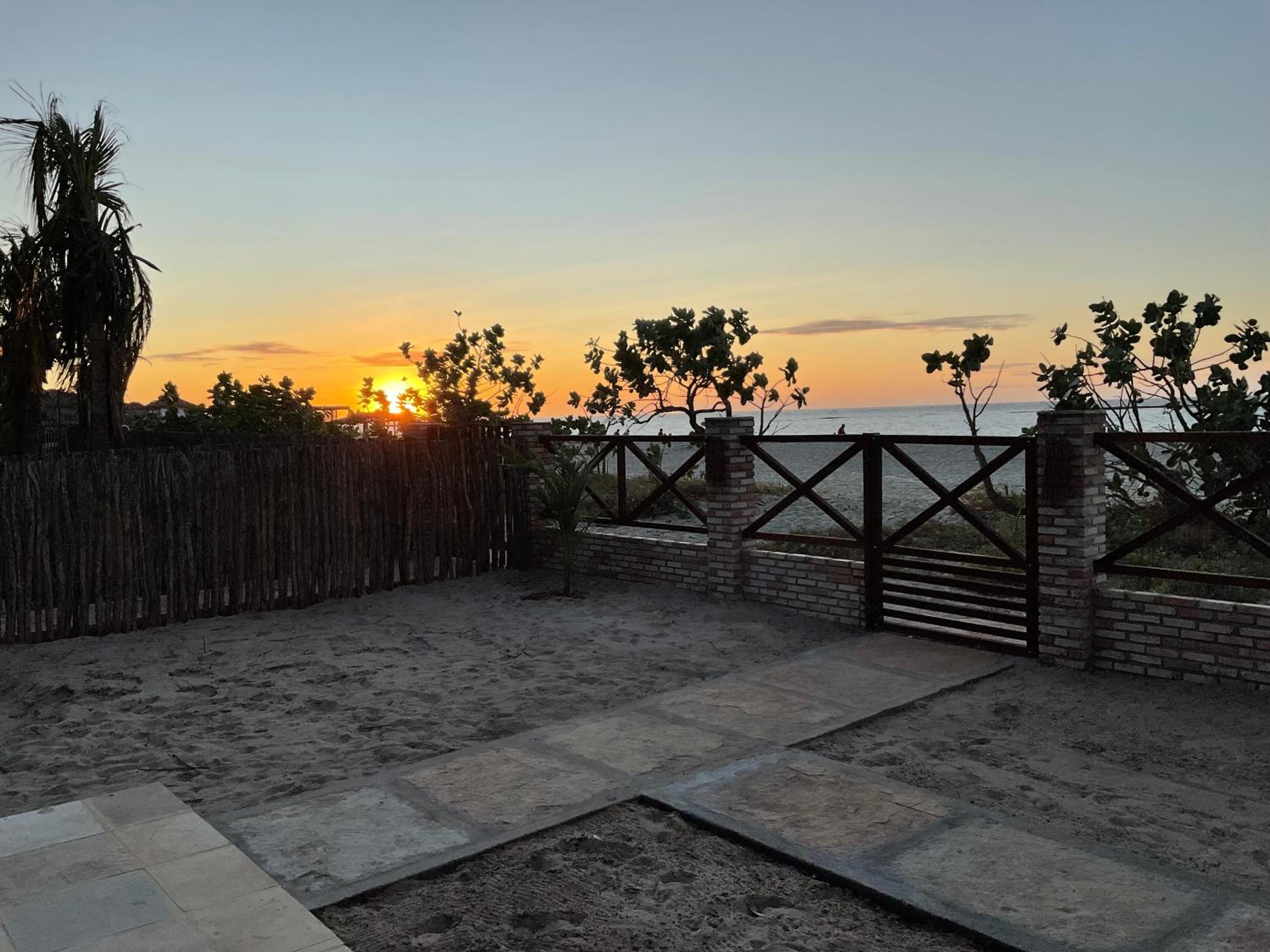 BEACH HOUSE - Suite 1 - NA PRAIA - BEACHFRONT