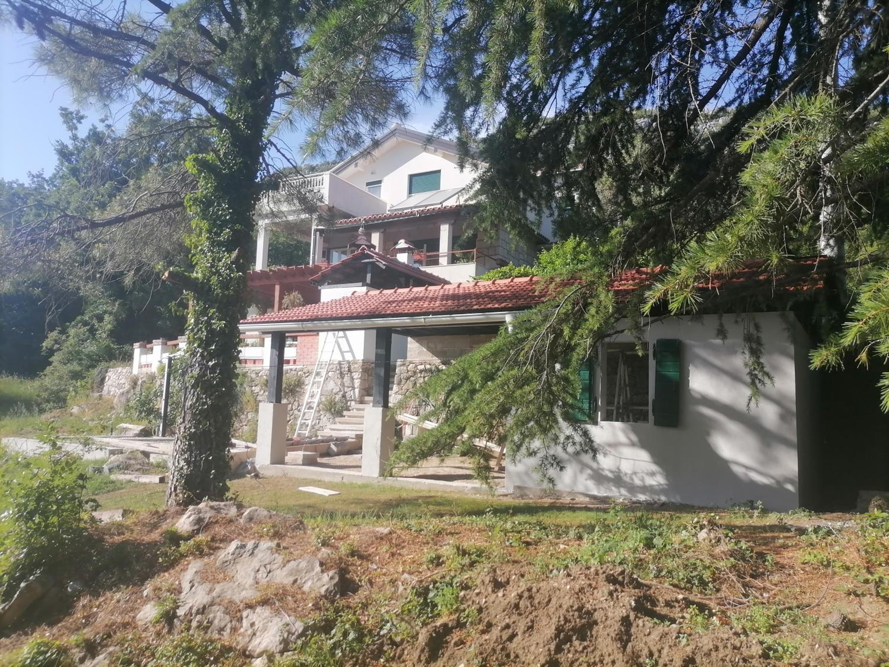 Ala da-apartman sa bazenom