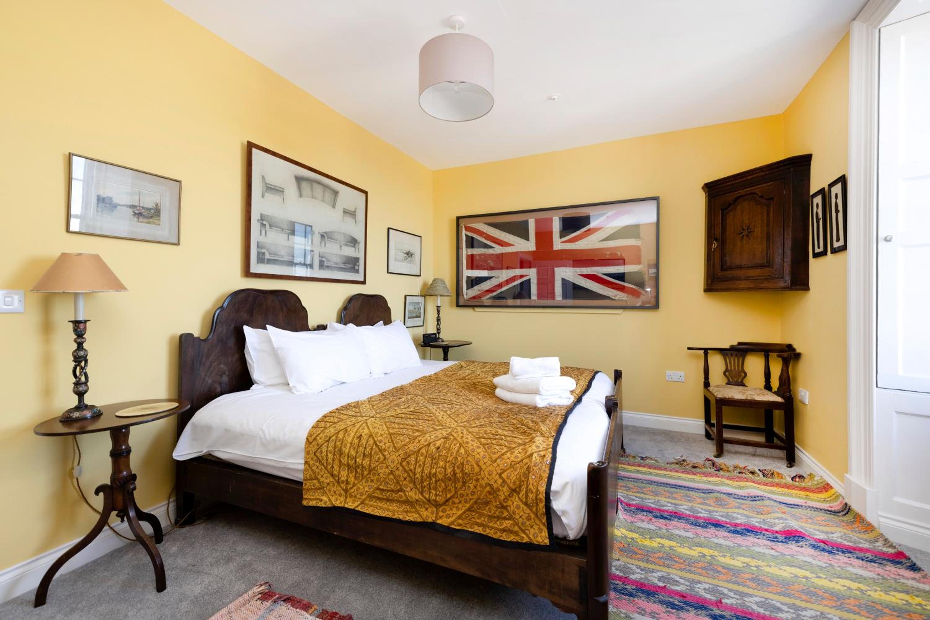 JOIVY Inviting Flat at the Heart of Edinburgh view 2