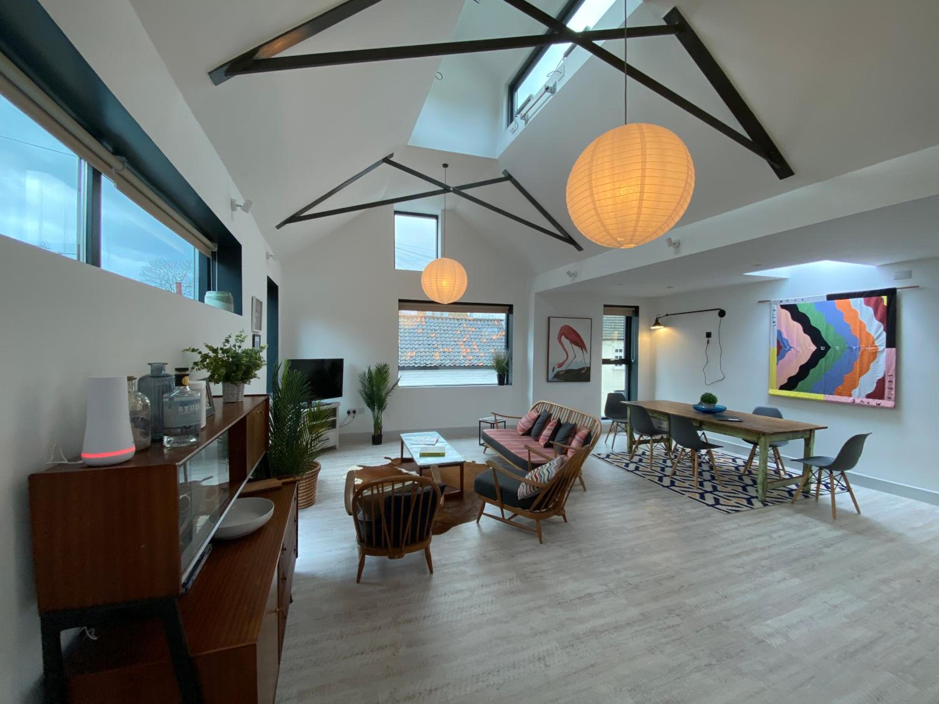 May Road, stylish townhouse view 3