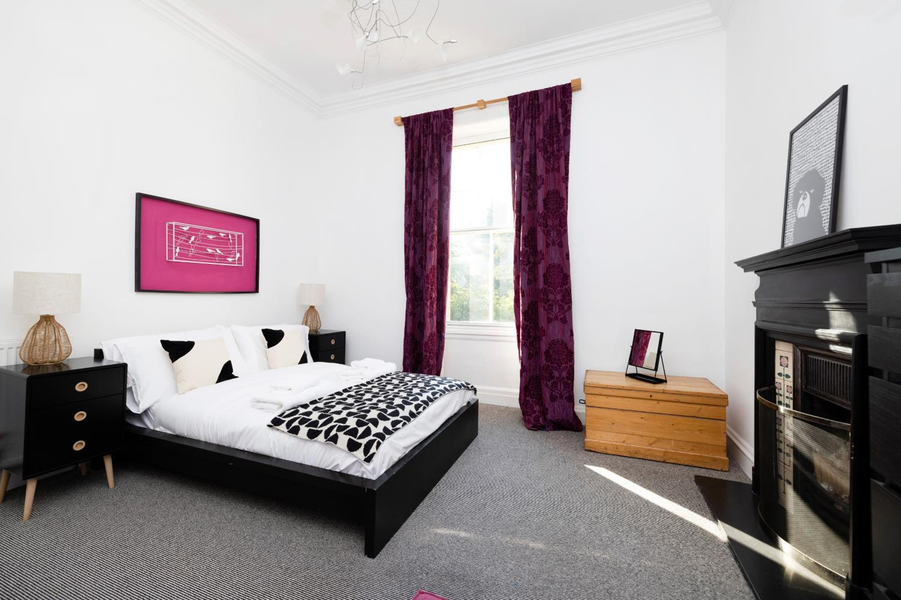 JOIVY Delightful 3-bed flat with parking view 4