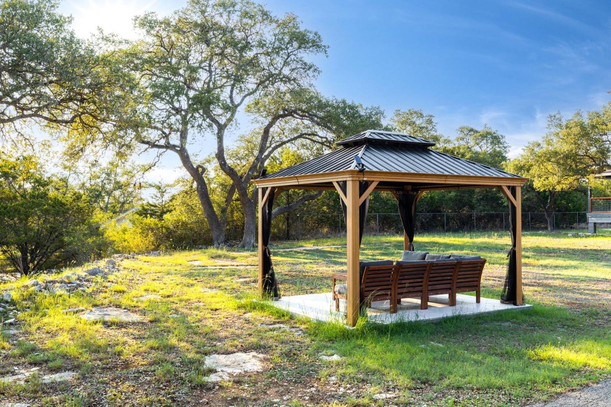 Lake View Modern Farmhouse Hot Tub 4 En Suites view 4
