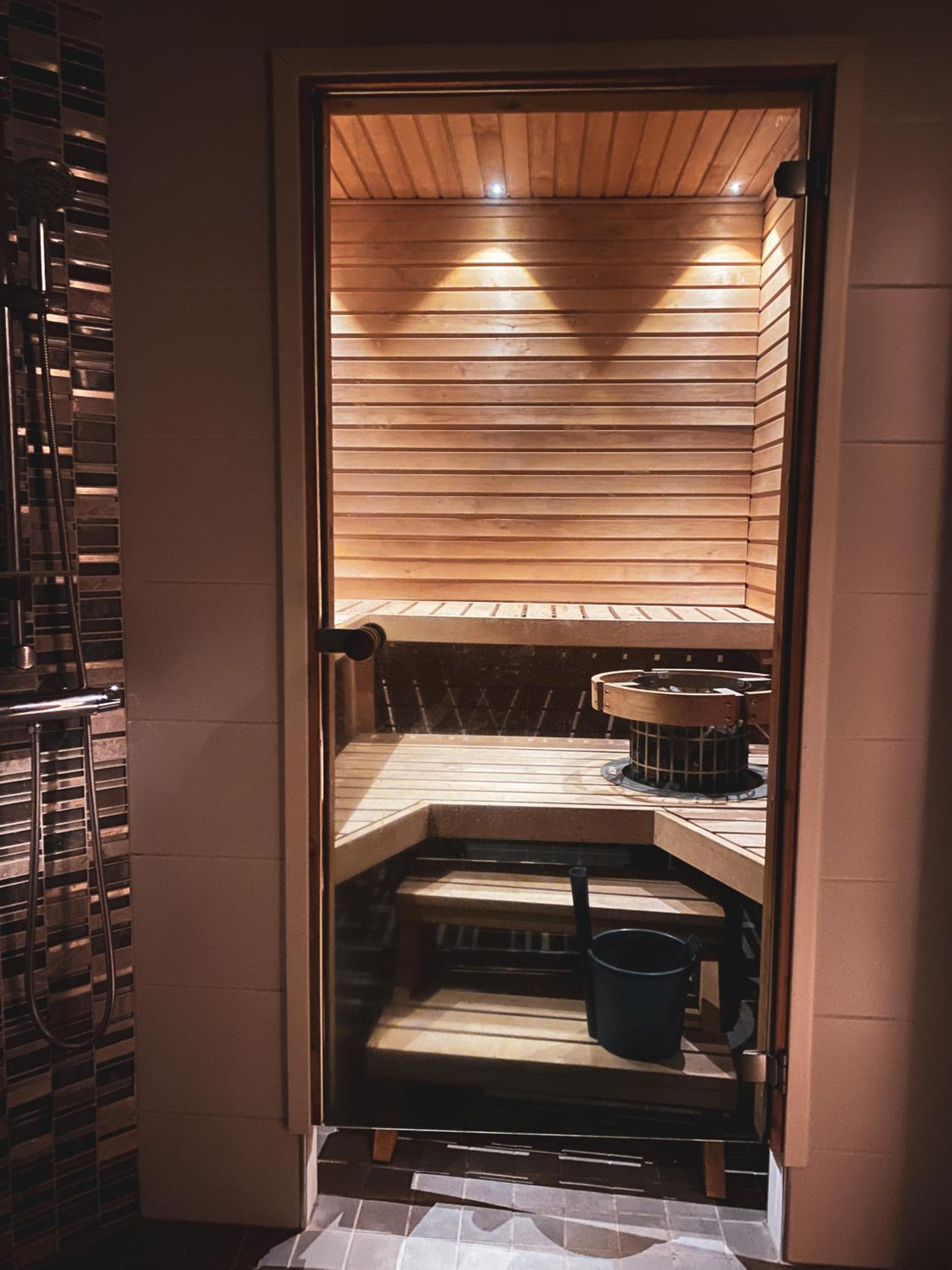 Private Jacuzzi Igloo bedroom in Aurora Lounge Hotel with shared sauna and pet friendly