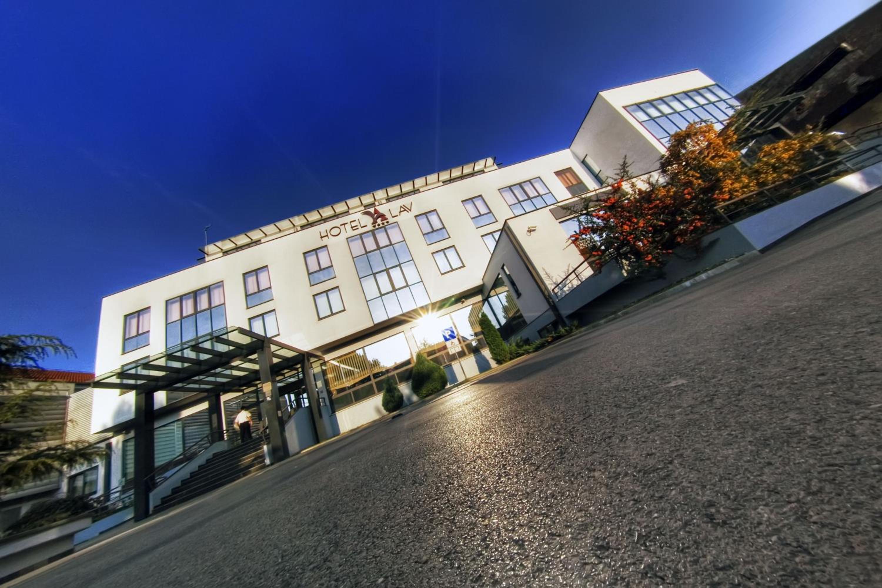 Hotel Lav Vukovar - Image 1