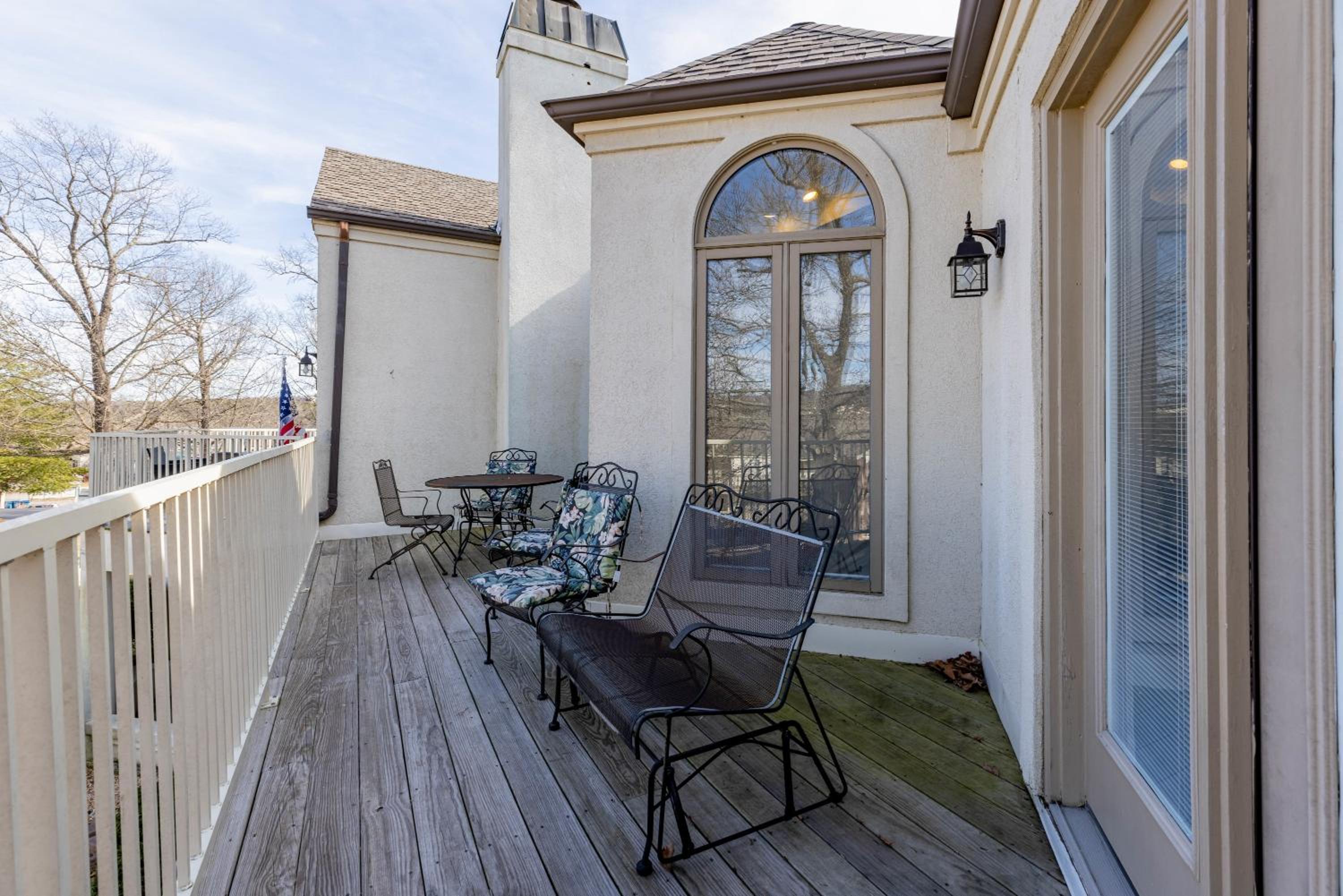 Hotel B 32-1 Spacious Villa Close to Pool - Image 1