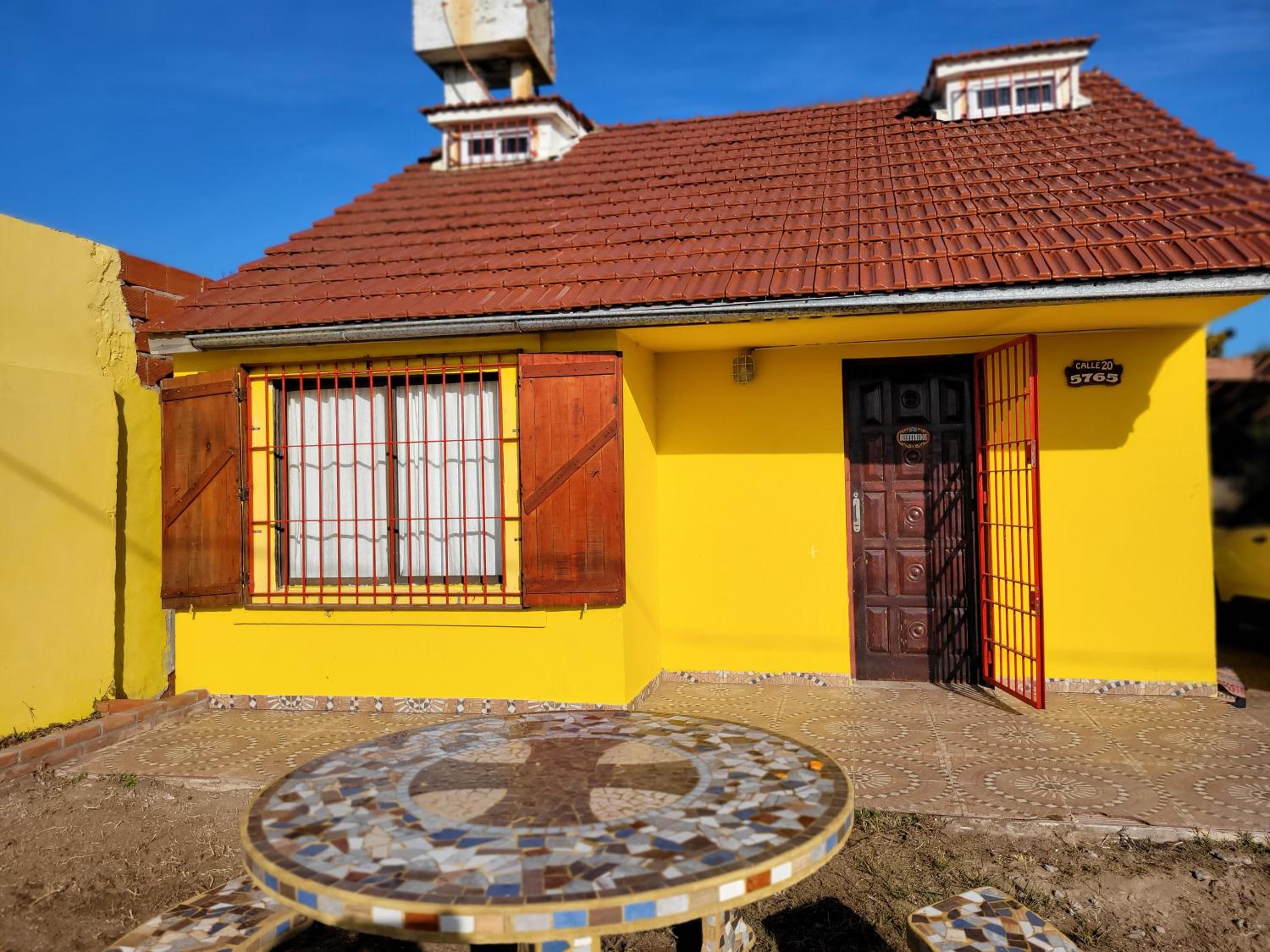 Casa Amarrilla