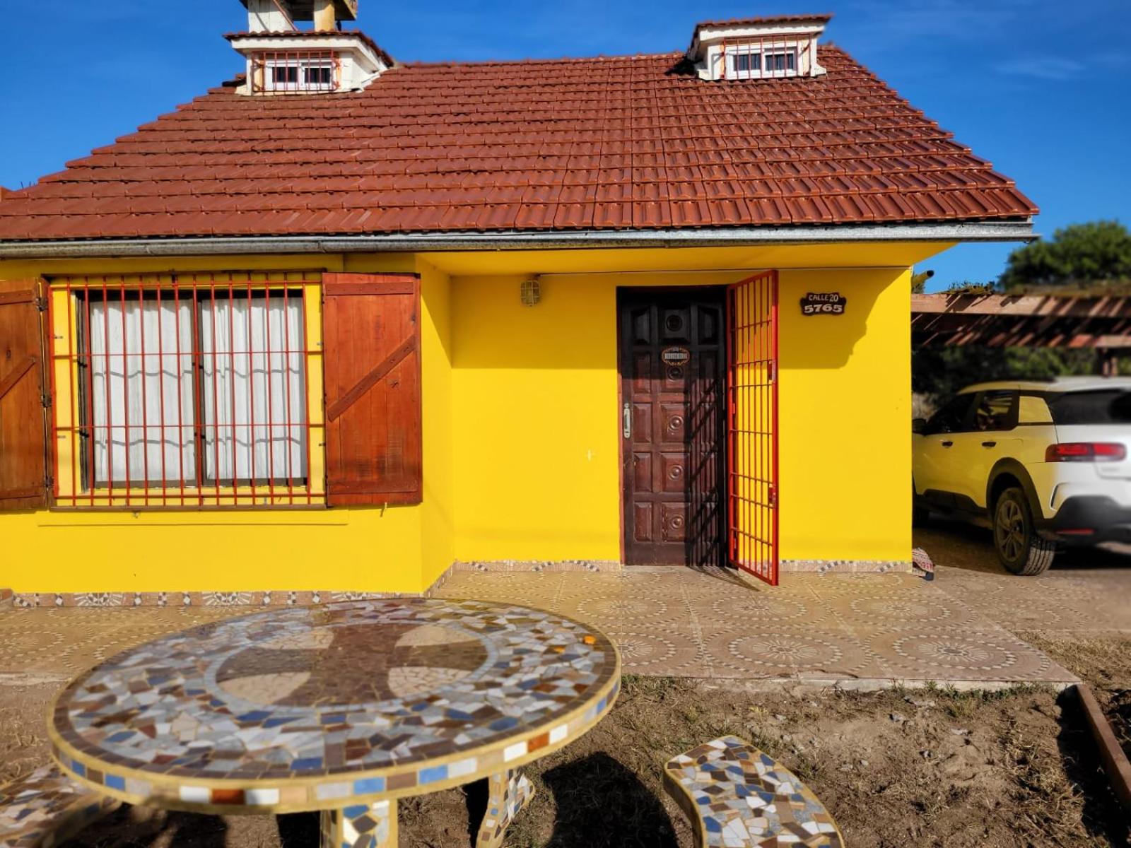 Casa Amarrilla