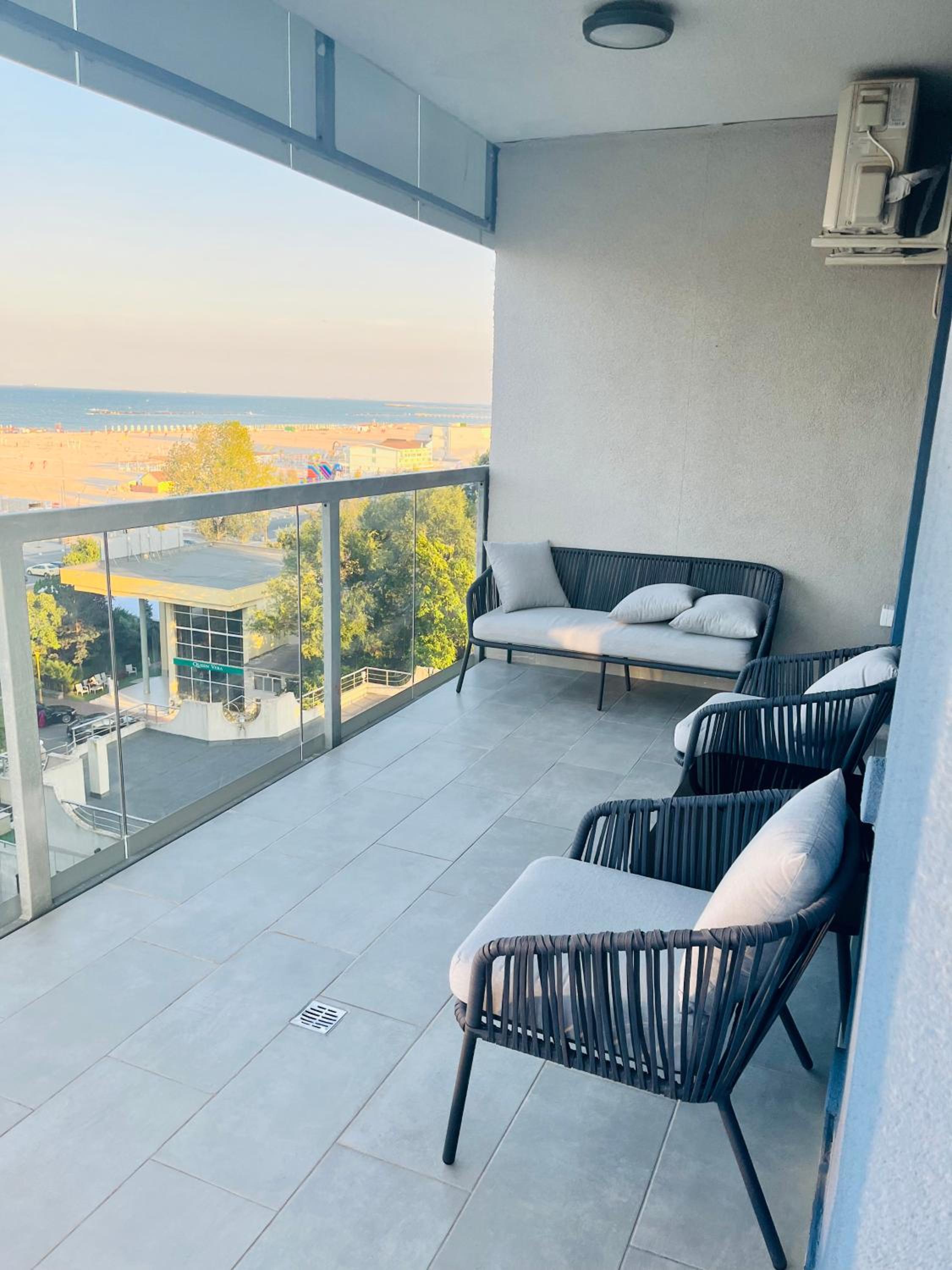 Beach Vibe Mamaia by the Sea view 3