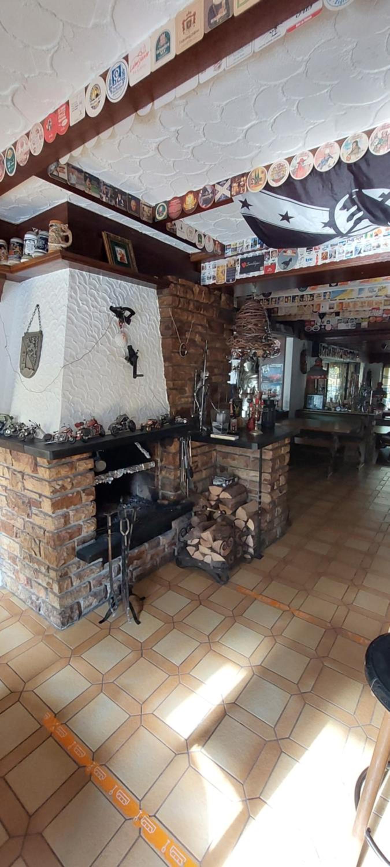 Black Bear Bikers Pub-Hotel